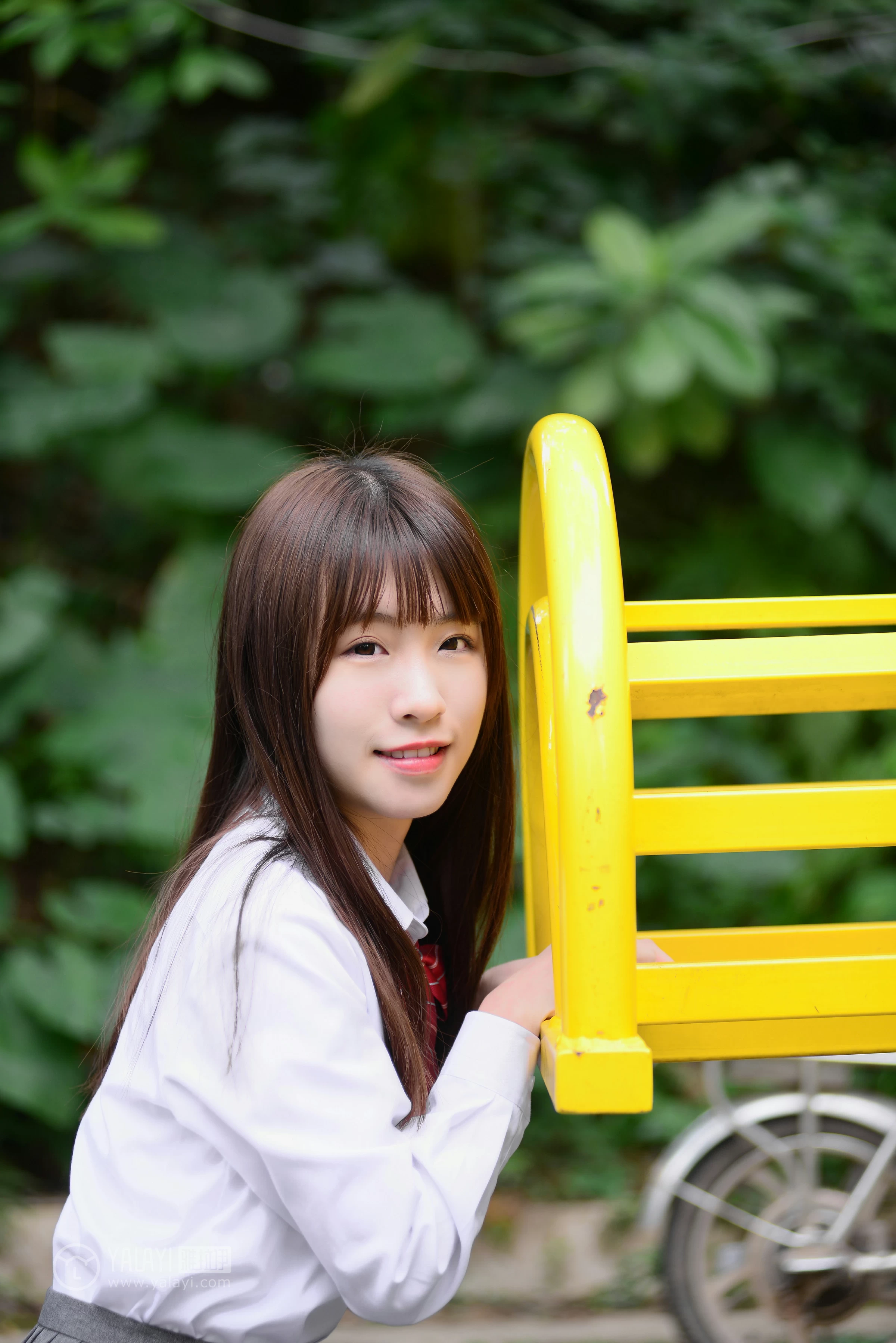[YALAYI雅拉伊]NO.148 青春的梦 Toki 高中女生制服 白色衬衫加灰色短裙清纯可爱私房写真集第16张