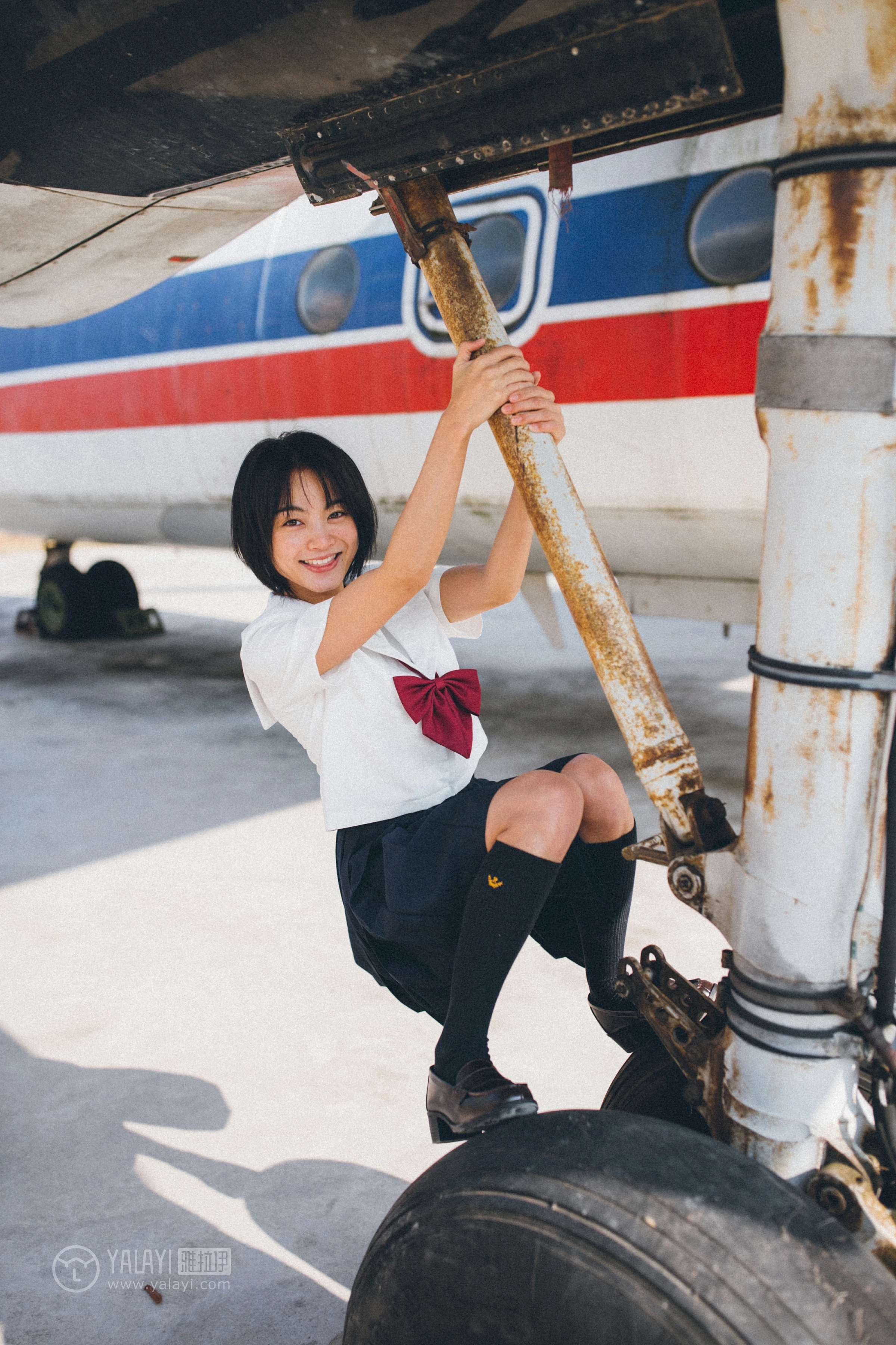 [YALAYI雅拉伊]NO.156 带我走带我飞 米粒米粒 高中女生制服与短裙私房写真集第5张