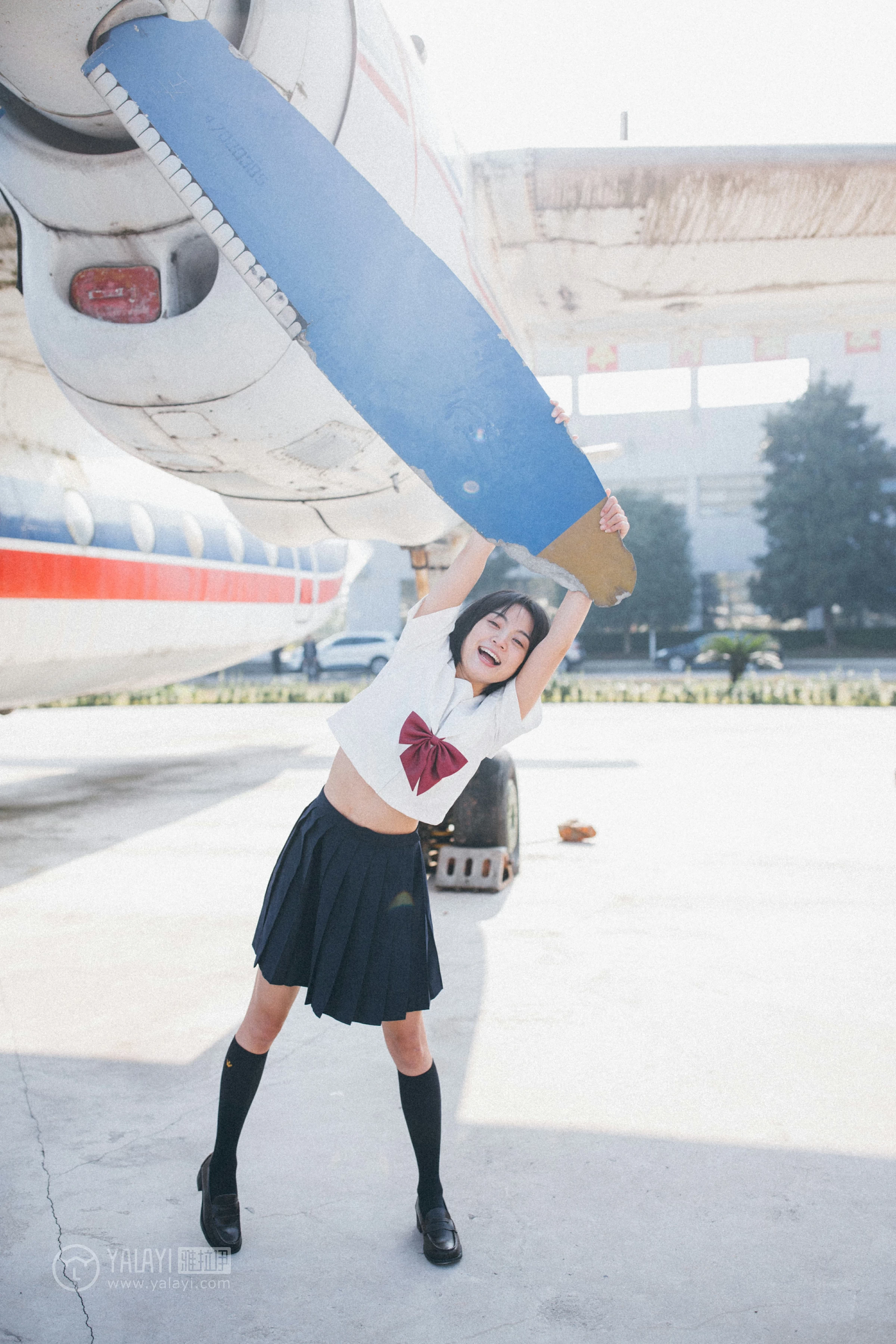 [YALAYI雅拉伊]NO.156 带我走带我飞 米粒米粒 高中女生制服与短裙私房写真集第6张