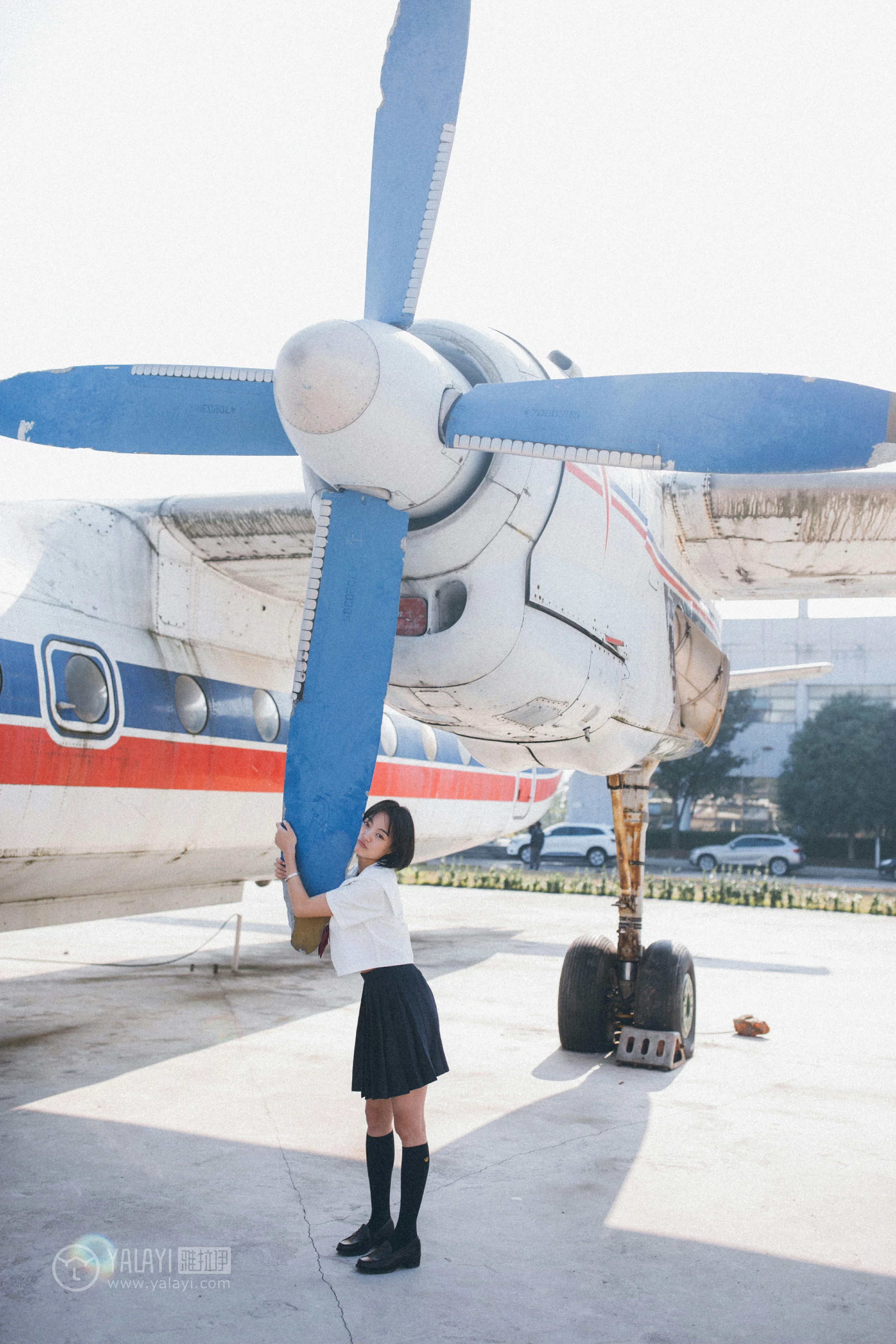 [YALAYI雅拉伊]NO.156 带我走带我飞 米粒米粒 高中女生制服与短裙私房写真集第7张