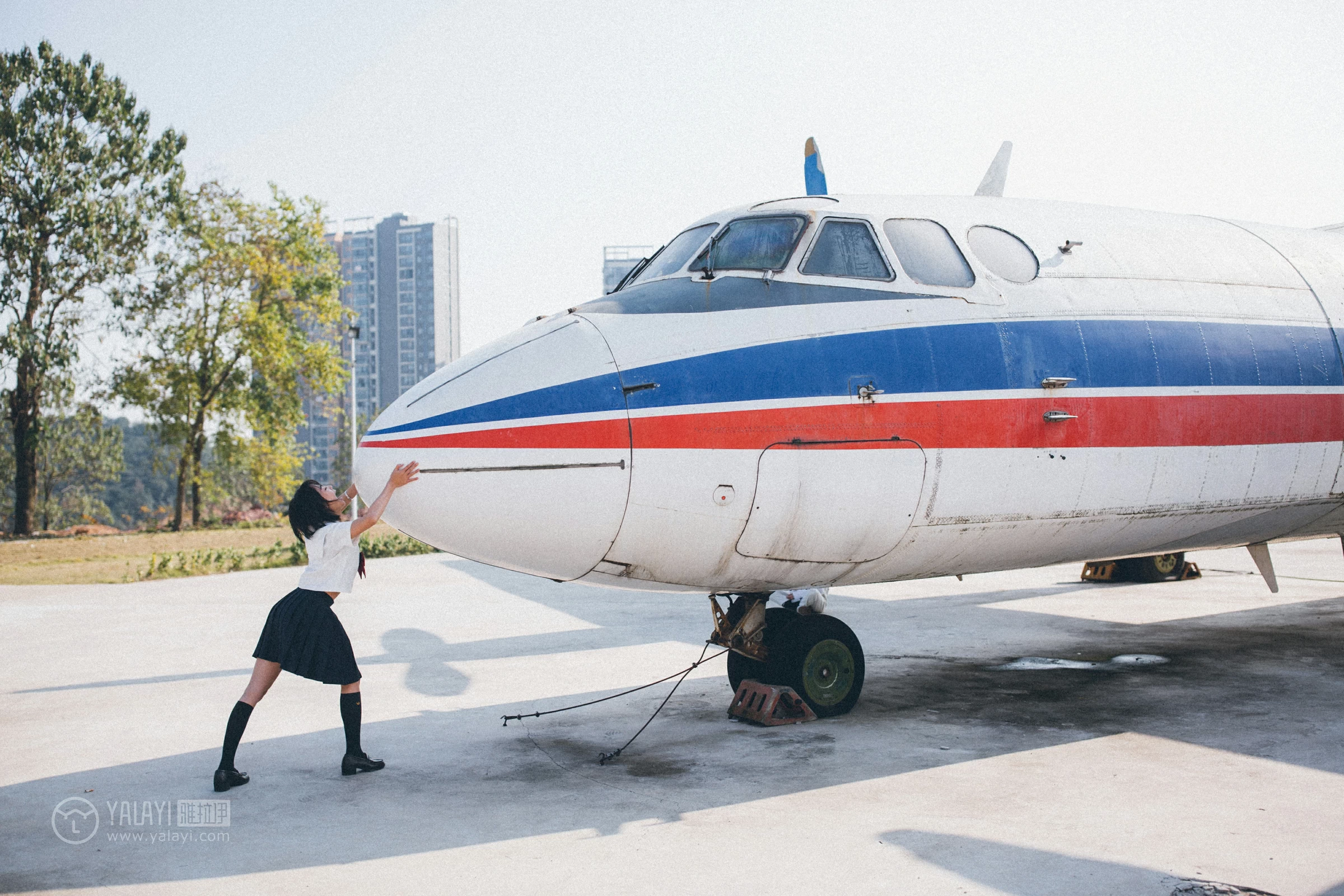 [YALAYI雅拉伊]NO.156 带我走带我飞 米粒米粒 高中女生制服与短裙私房写真集第8张