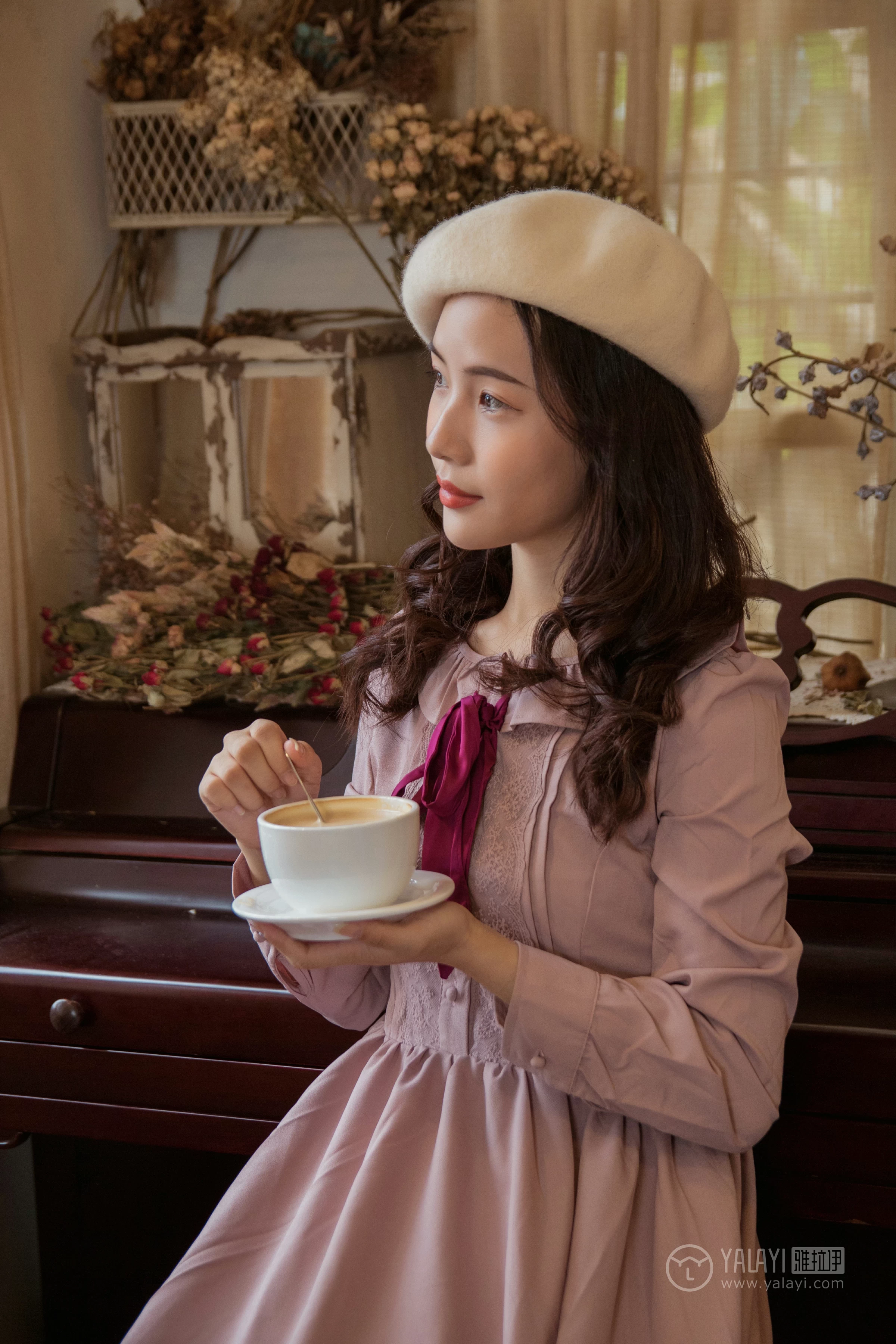 [YALAYI雅拉伊]NO.158 独白 卡柔 粉色连衣裙清纯可爱私房写真集第4张