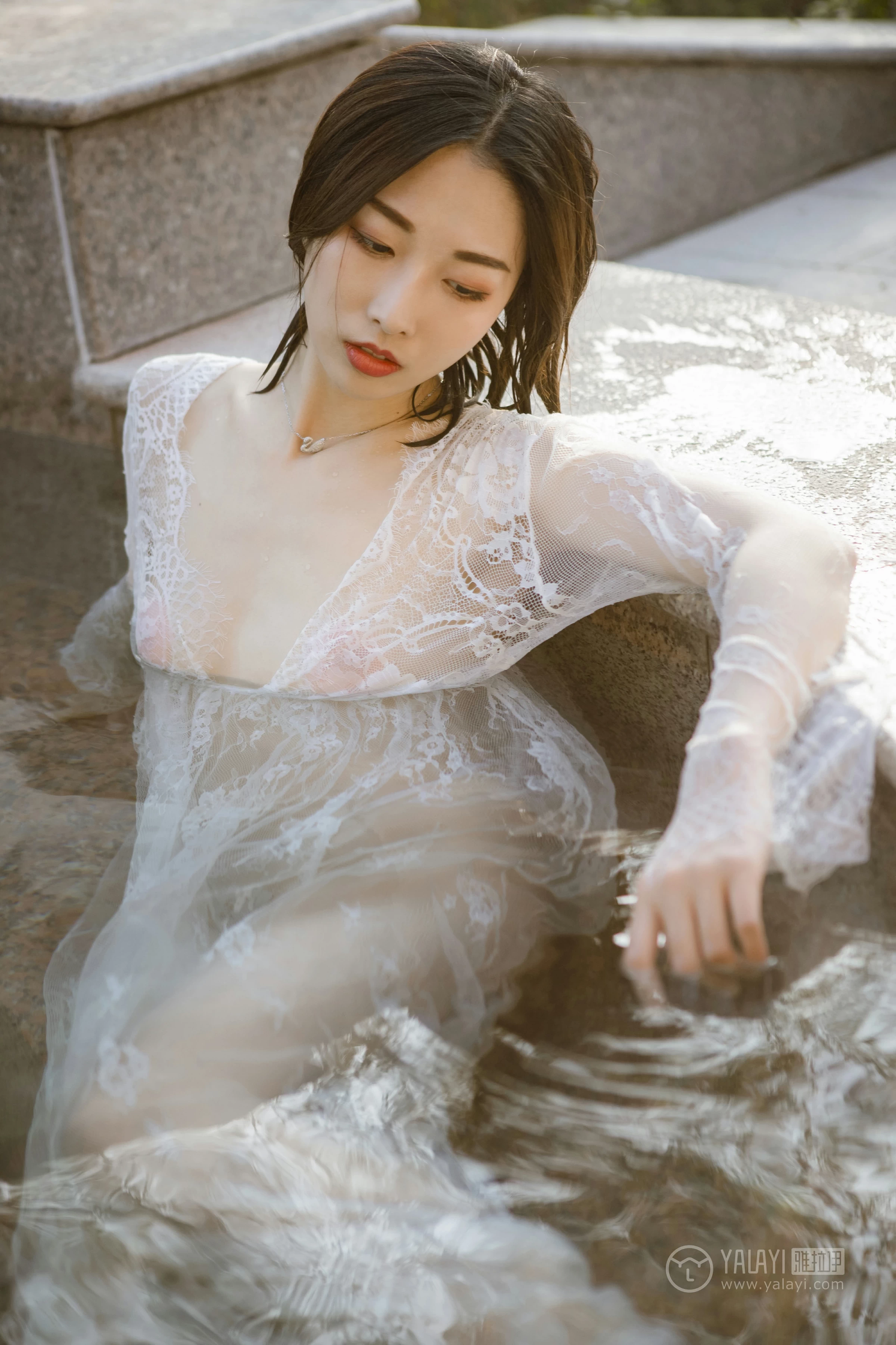 [YALAYI雅拉伊]NO.161 隐隐的柔情 佳佳 白色透视镂空连衣裙性感私房写真集第8张