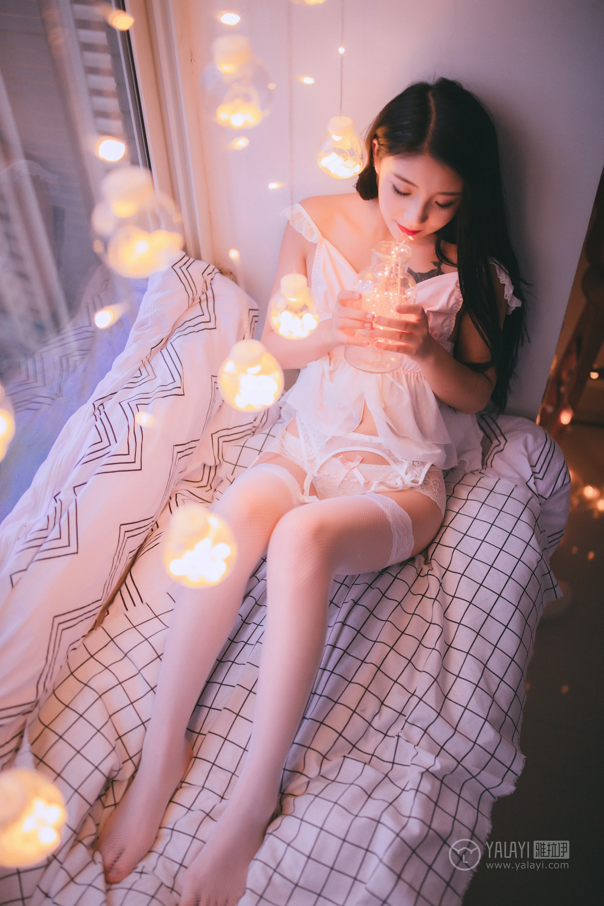 [YALAYI雅拉伊]No.170 花非花 林林子酱 白色透视情趣内衣加白色丝袜美腿性感私房写真集第13张