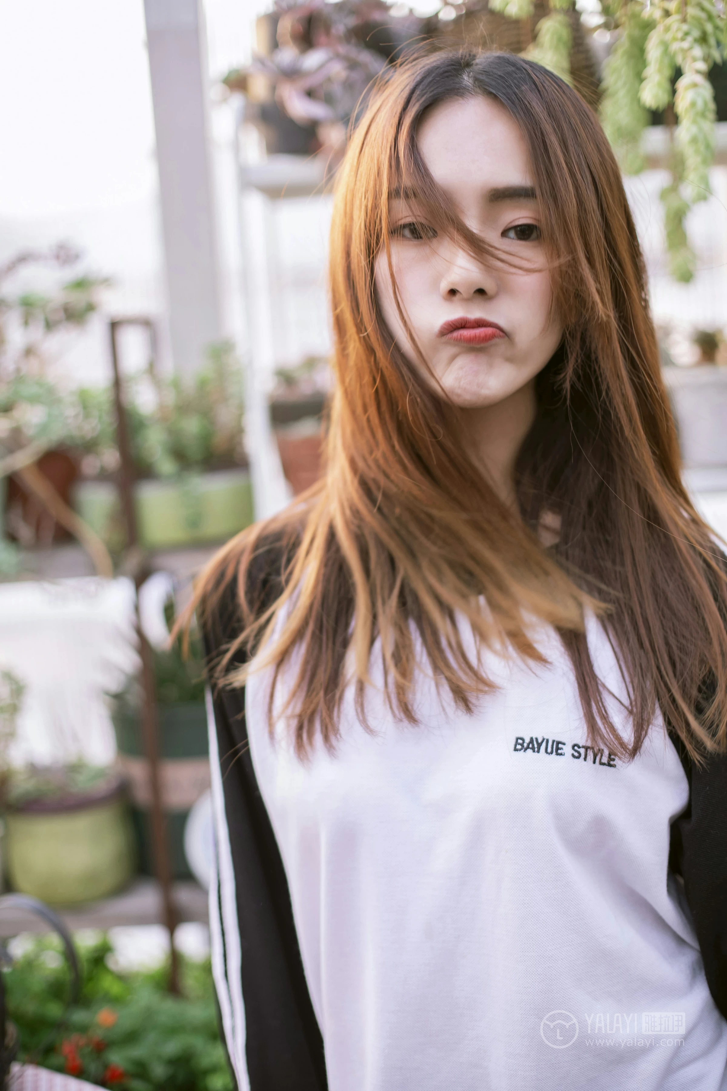 [YALAYI雅拉伊] No.180 我想有个花园 白日梦 黑白卫衣加紧身牛仔裤清纯可爱私房写真集第7张