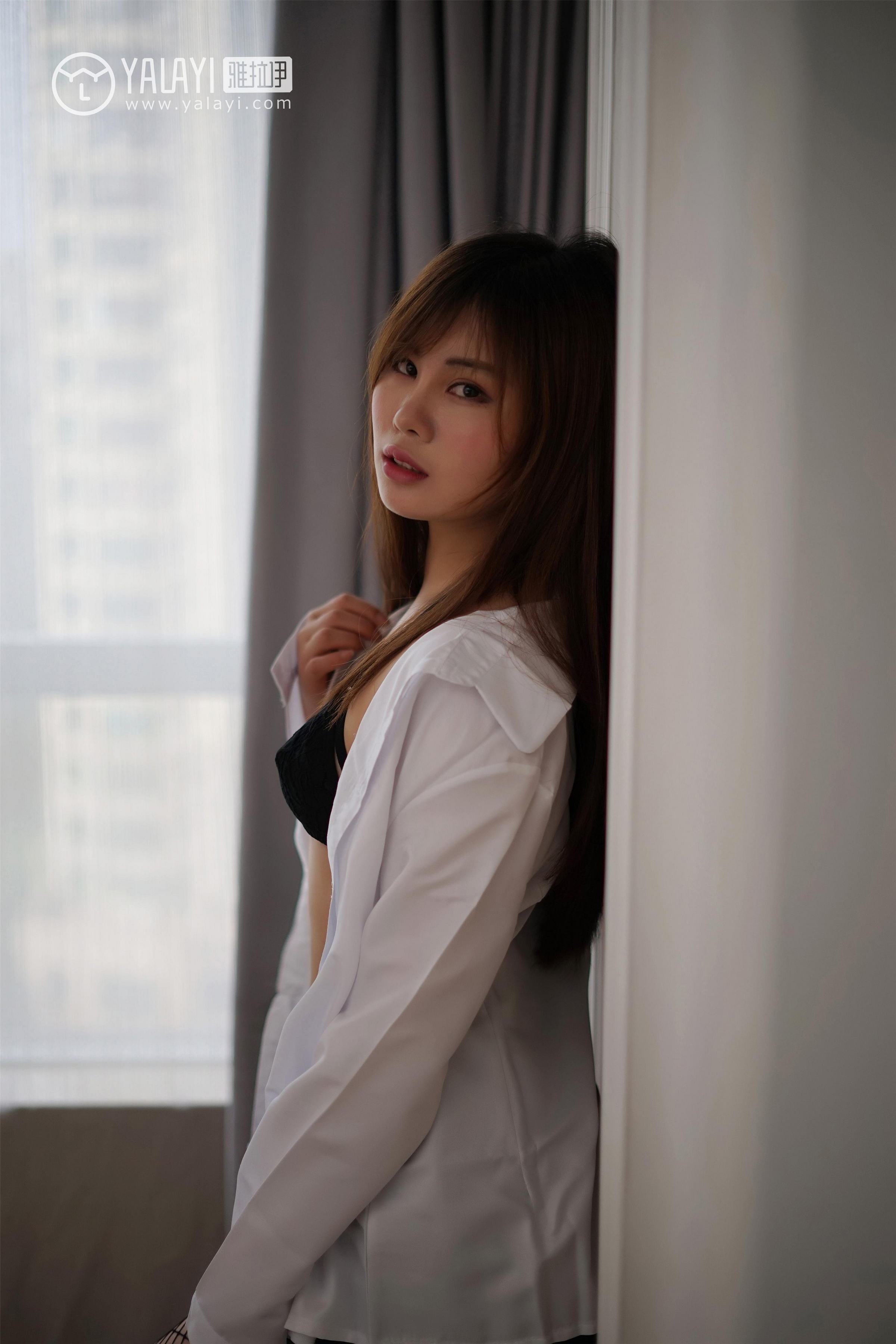 [YALAYI雅拉伊]NO.002 妮妮的黑丝诱惑 艾妮妮 性感女警官制服与短裙加黑色丝袜美腿私房写真集第10张