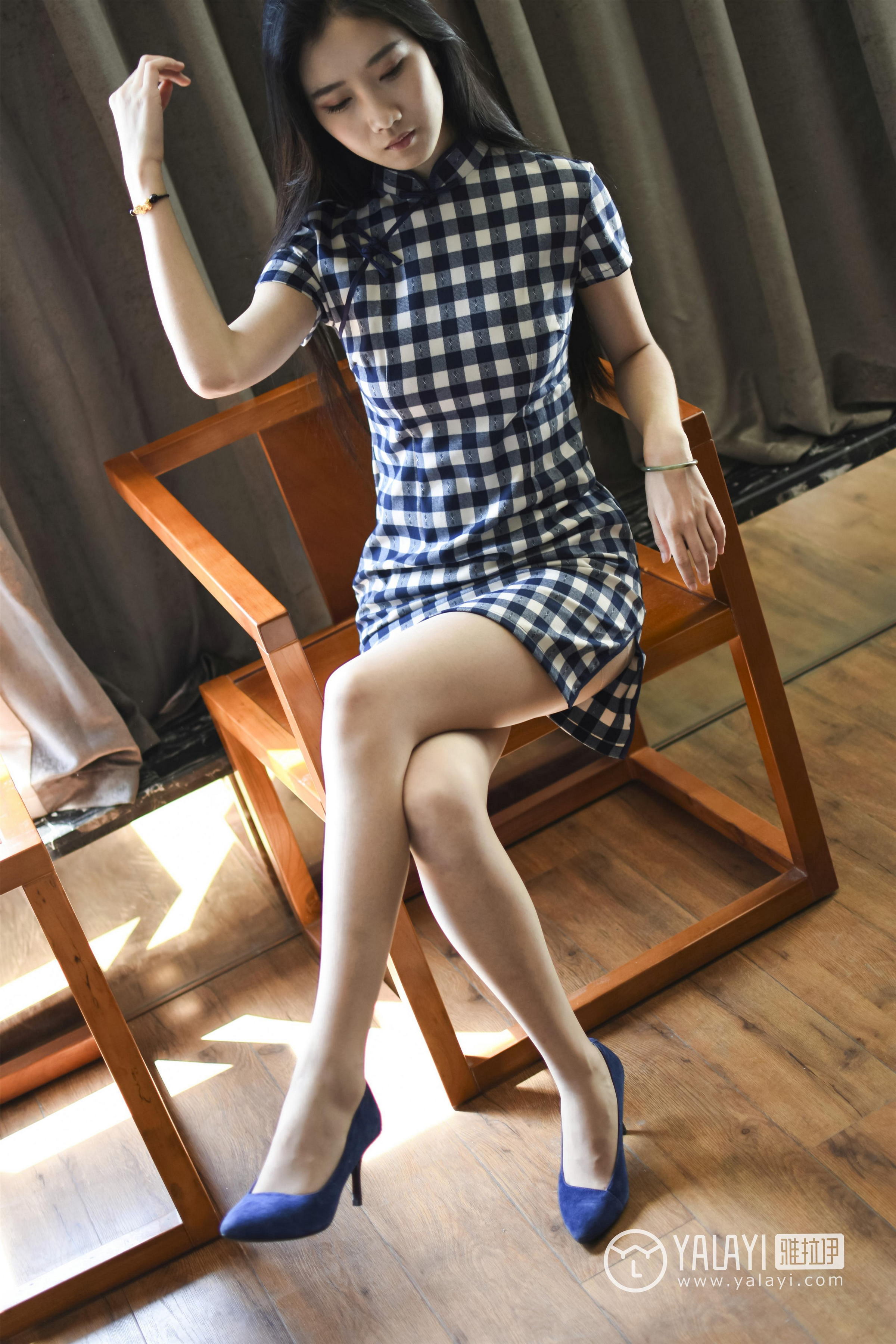 [YALAYI雅拉伊]NO.007 魅惑舞裙 林小珂 民国旗袍加肉色丝袜美腿性感私房写真集第14张