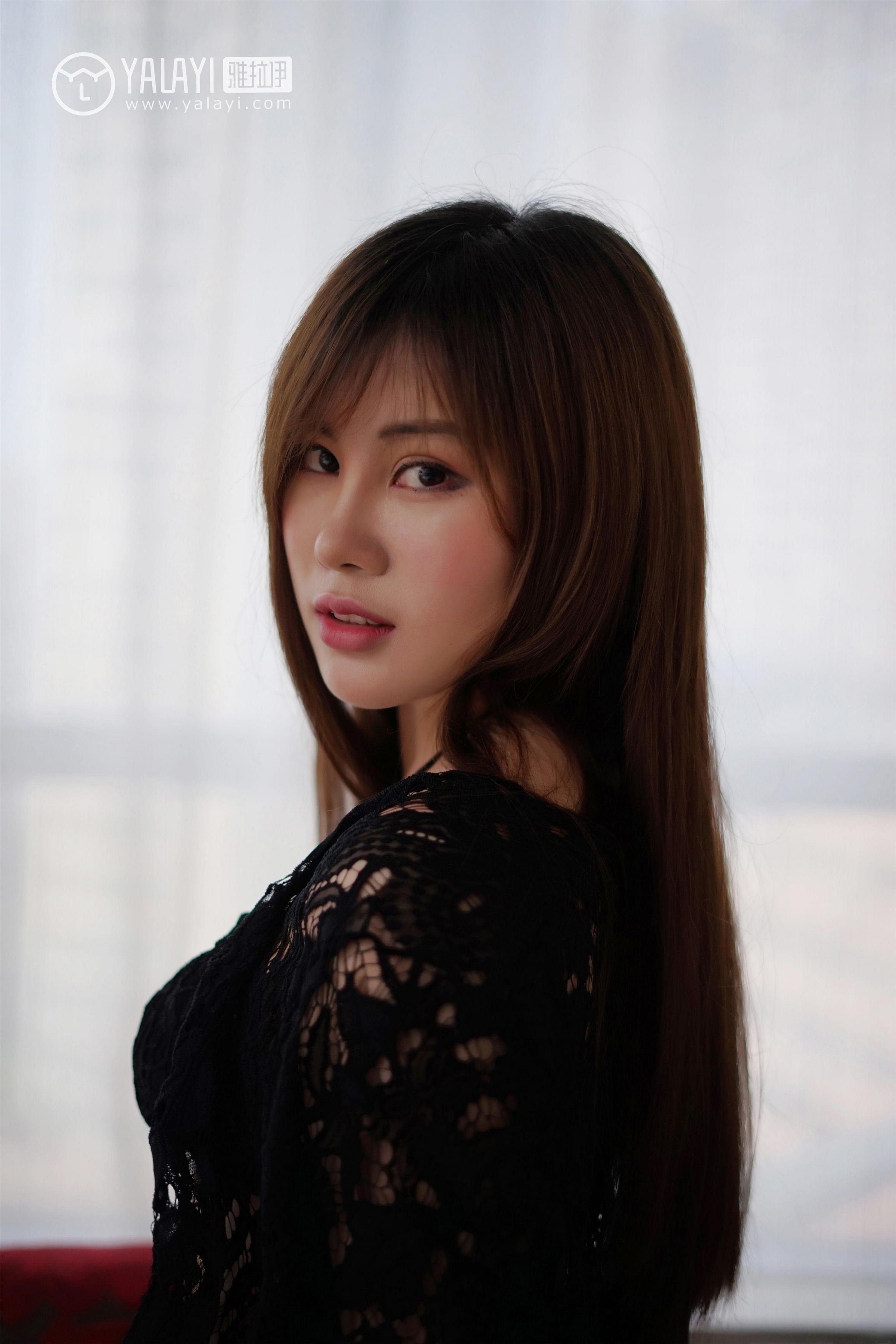 [YALAYI雅拉伊]NO.008 睡衣私房 艾妮妮 粉色裸背吊带连衣裙与黑色透视镂空睡衣性感私房写真集第11张