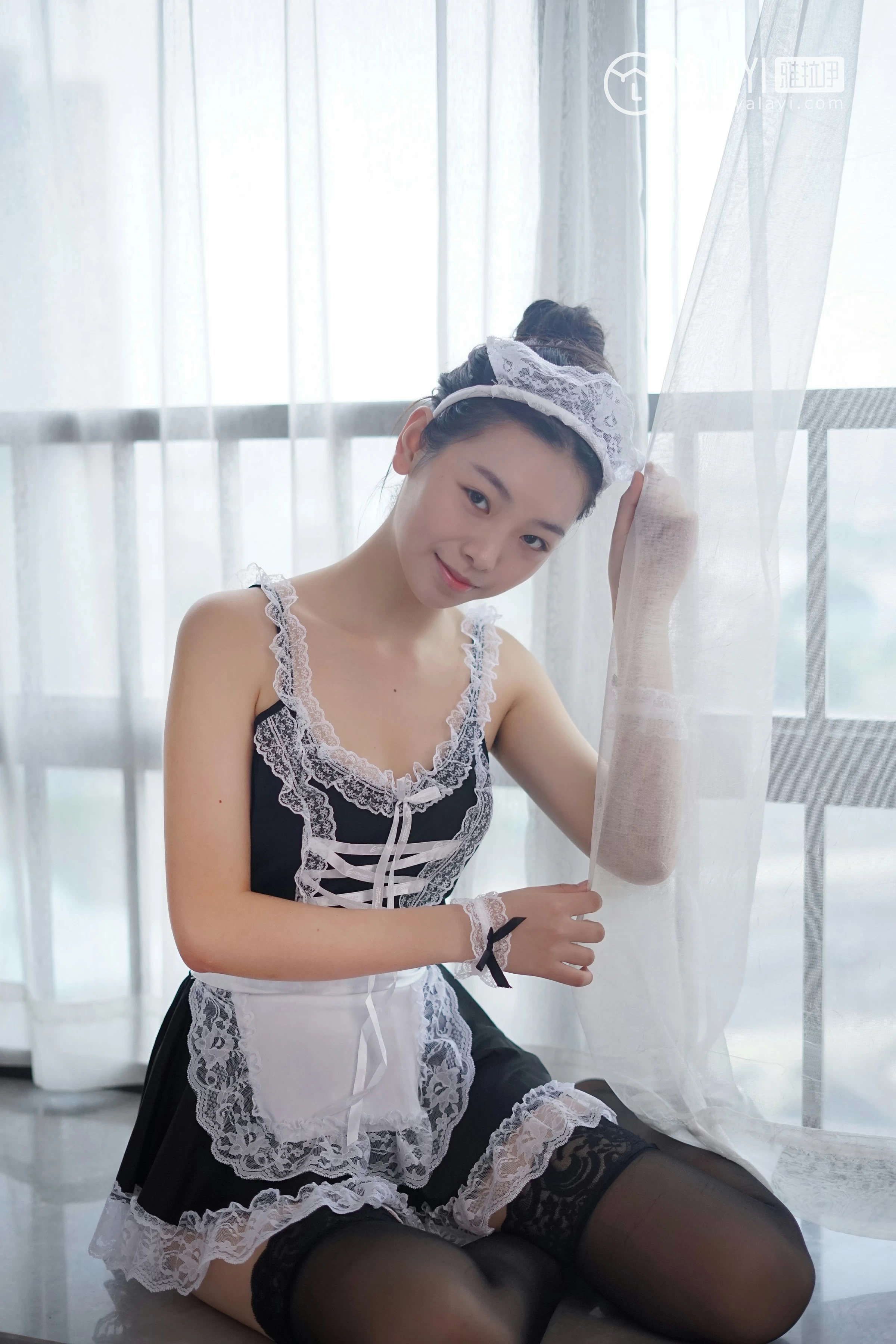 [YALAYI雅拉伊]NO.021 少女女仆 严冰冰 性感制服与黑色透视情趣内衣裙私房写真集第1张