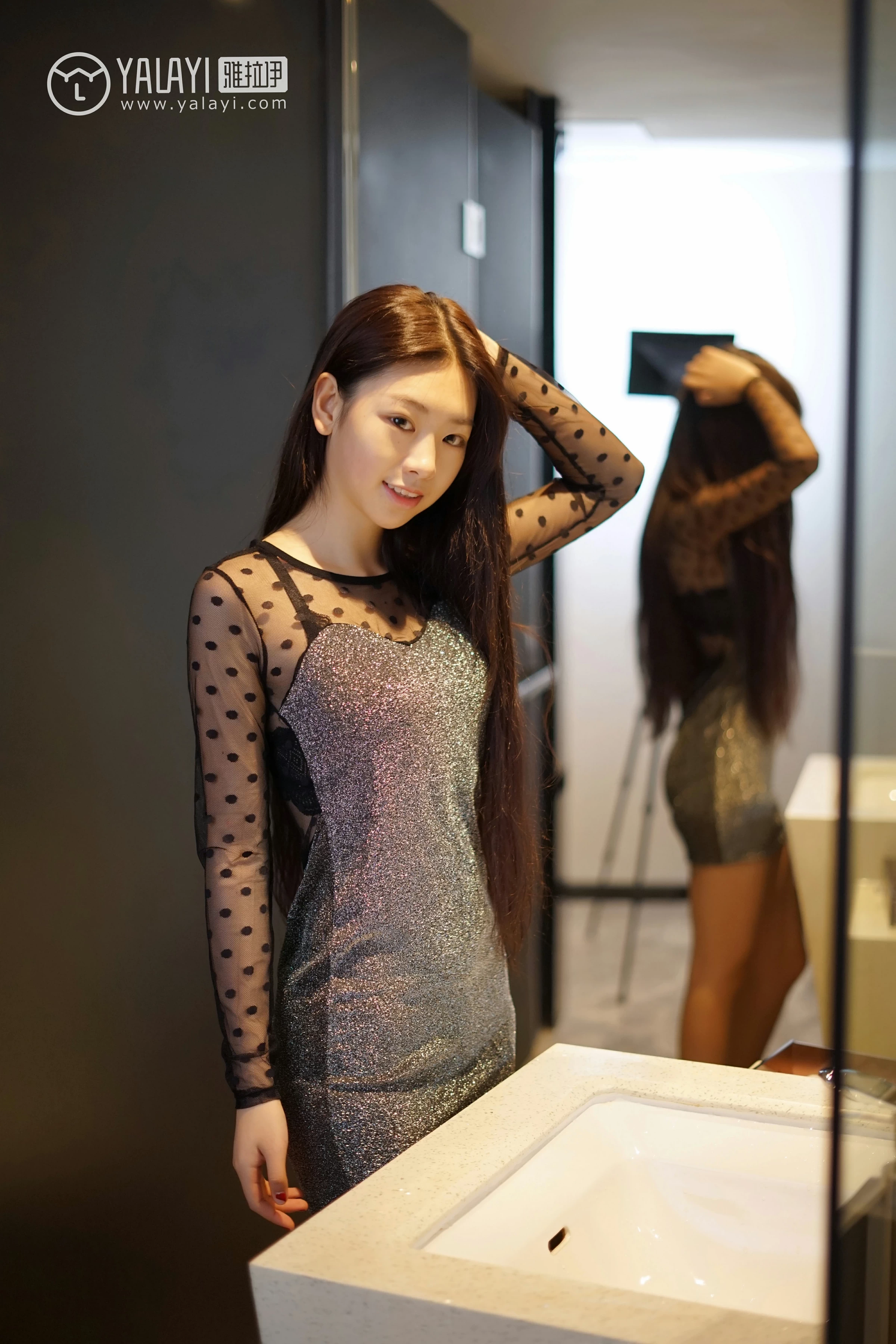 [YALAYI雅拉伊]NO.018 水嫩红颜 严冰冰 黑色透视连衣裙加黑色蕾丝内衣性感私房写真集第1张
