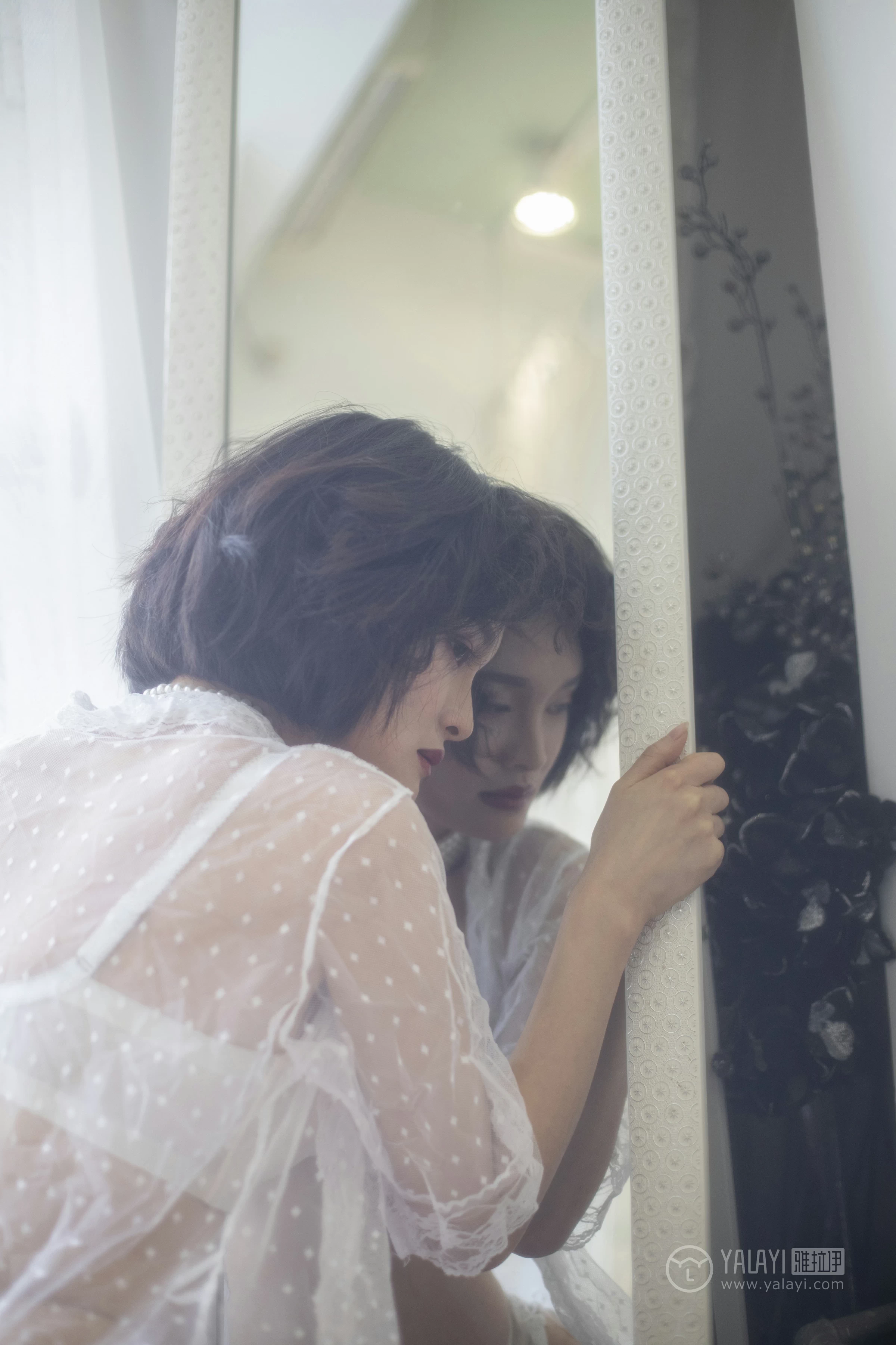 [YALAYI雅拉伊]No.187 盼兮 王艺颖 透视镂空睡衣与白色蕾丝内衣加白色情趣渔网袜性感私房写真集第13张