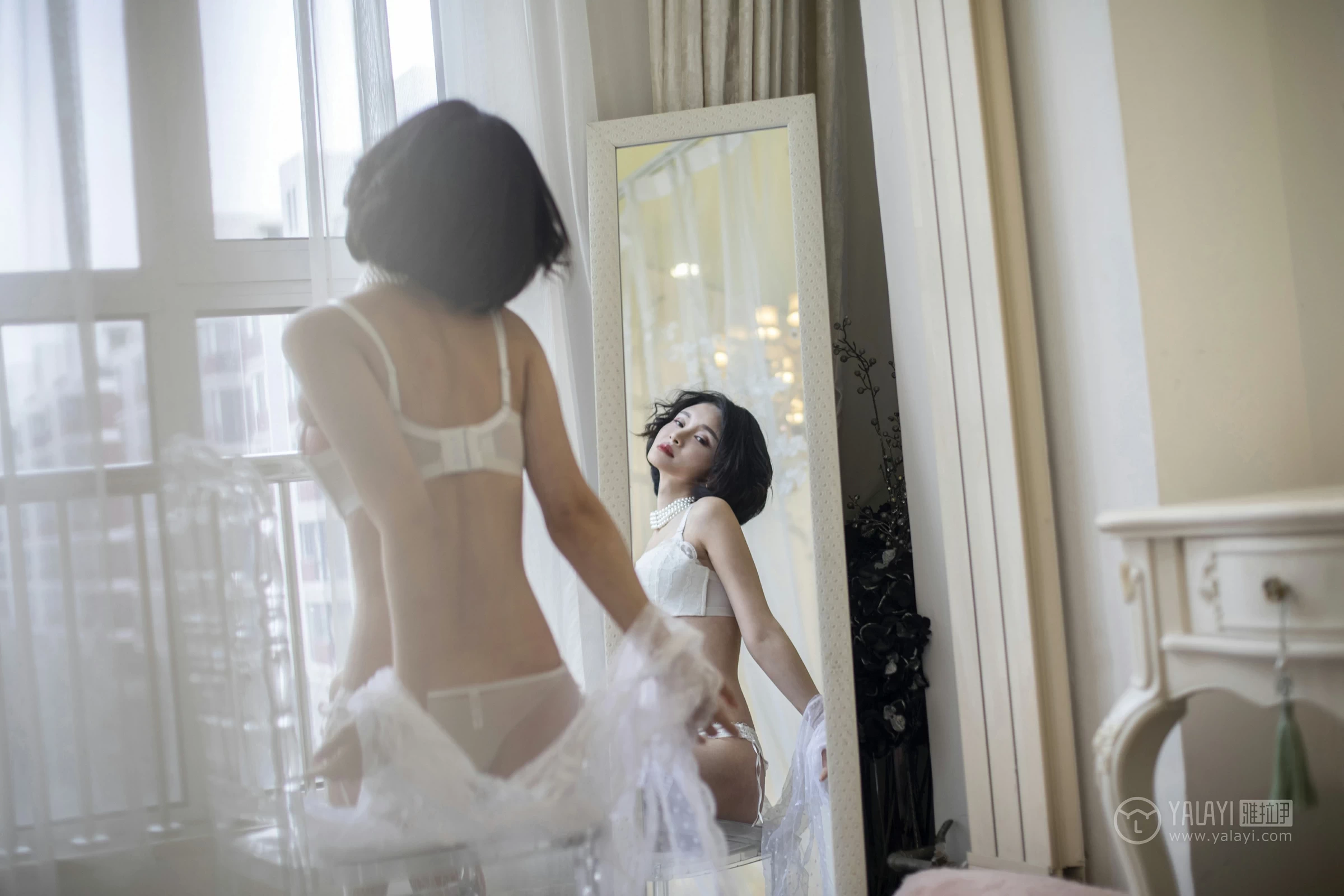 [YALAYI雅拉伊]No.187 盼兮 王艺颖 透视镂空睡衣与白色蕾丝内衣加白色情趣渔网袜性感私房写真集第16张