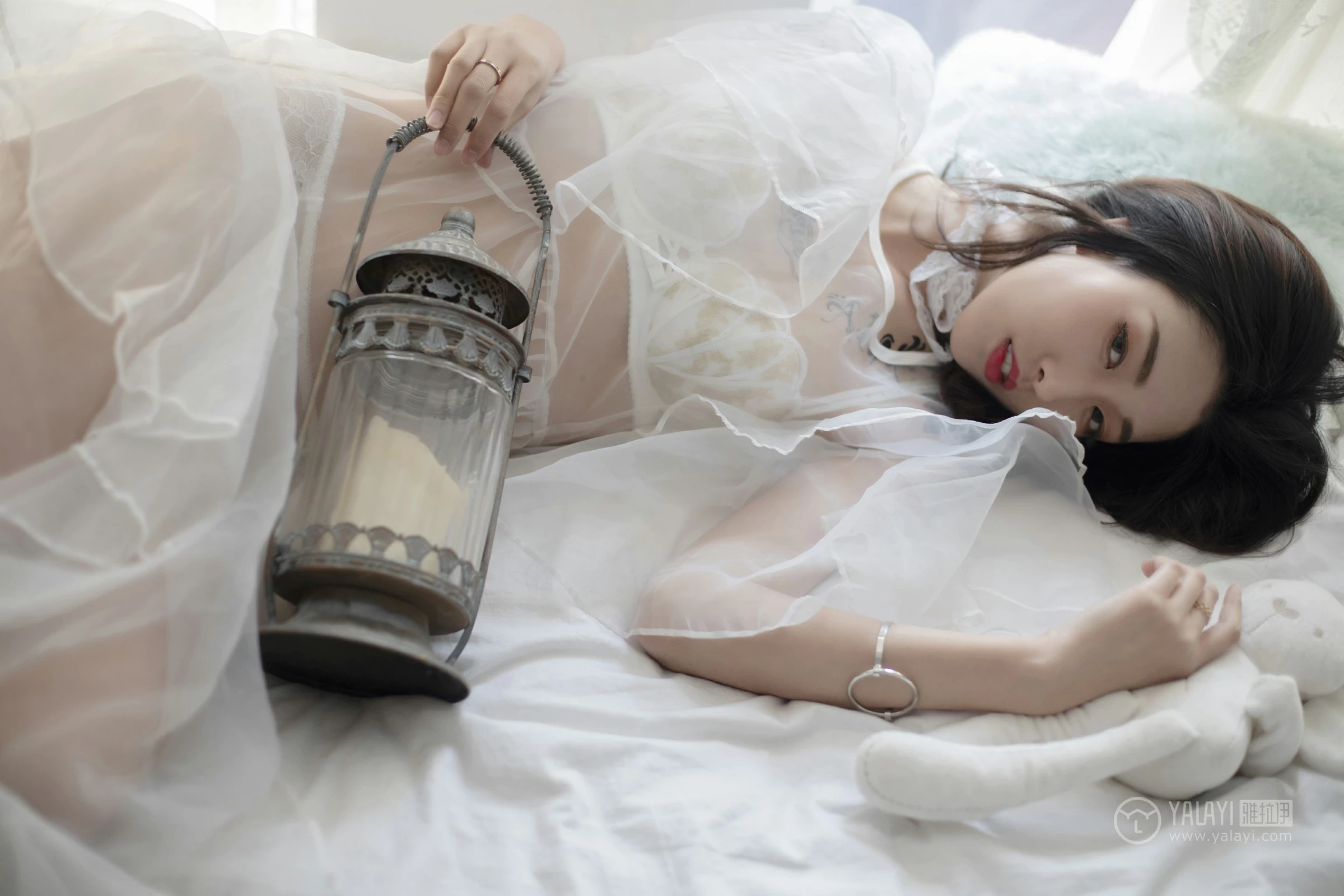 [YALAYI雅拉伊]No.188 蕾丝浅笑 佳佳 白色情趣透视纱裙加白色蕾丝内衣性感私房写真集第3张