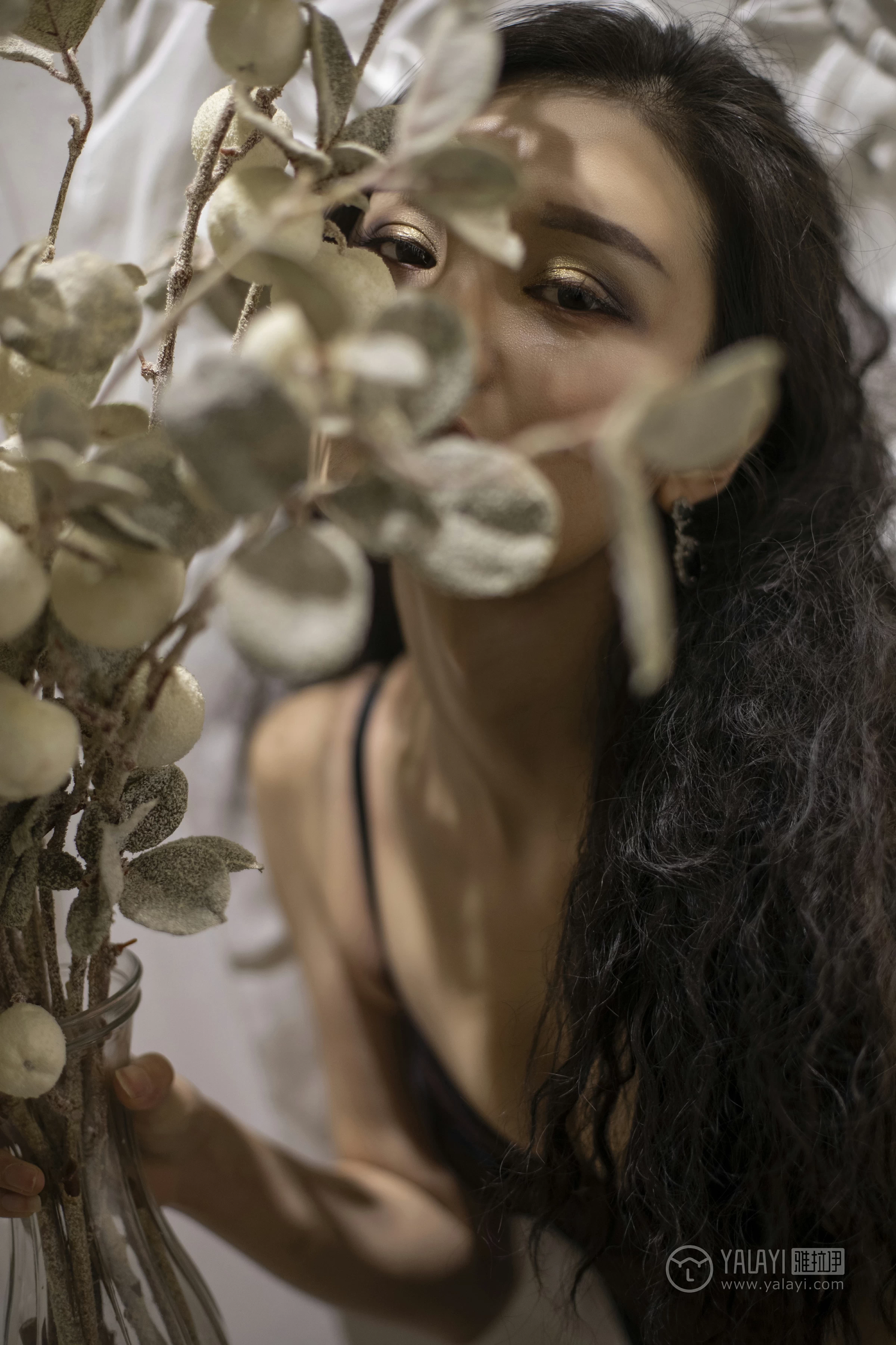 [YALAYI雅拉伊]No.196 瘾 王艺颖 黑色透视情趣内衣加黑色丝袜美腿性感私房写真集第10张