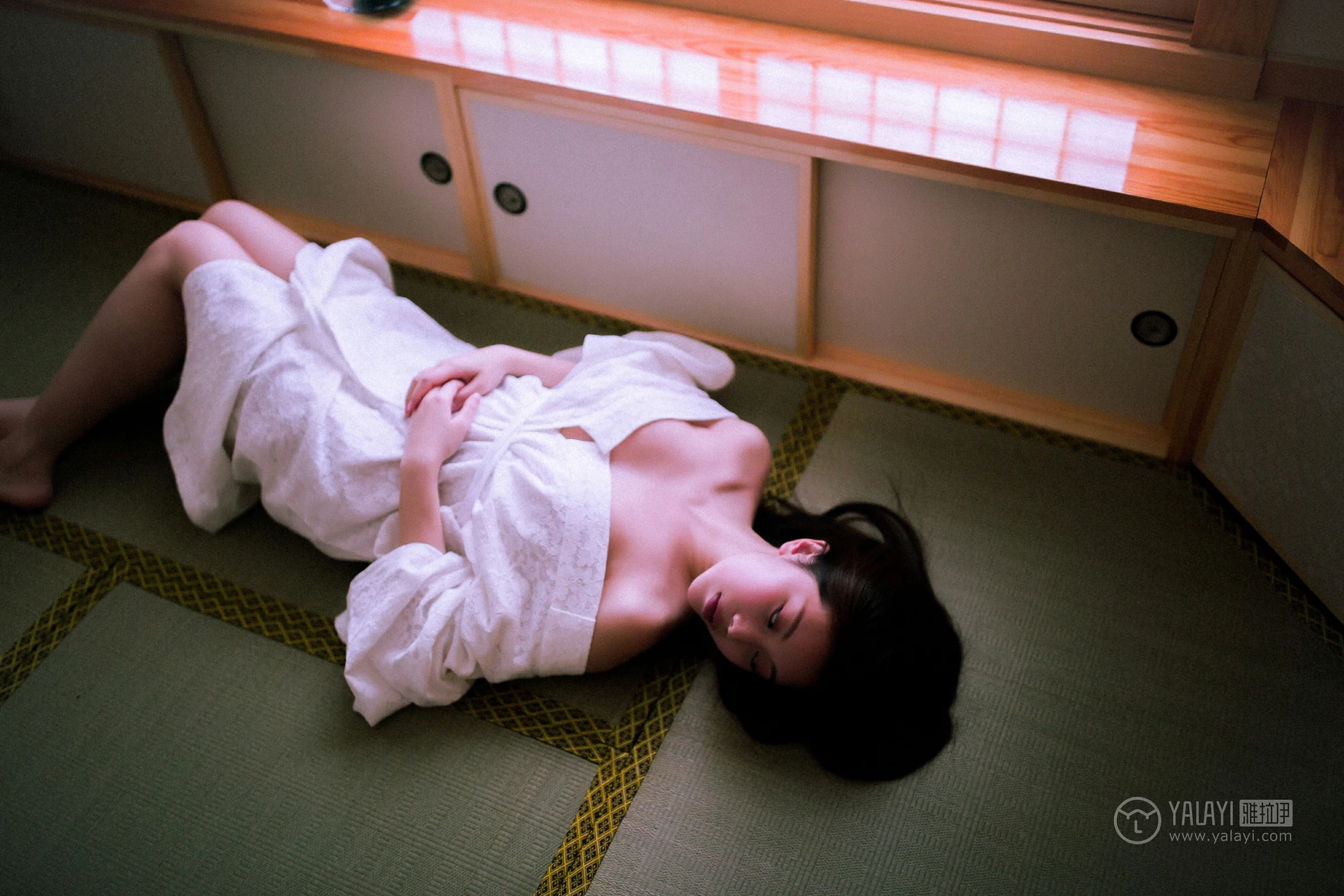 [YALAYI雅拉伊]No.202 夜光 圆圆 白色透视蕾丝镂空睡衣性感私房写真集第16张
