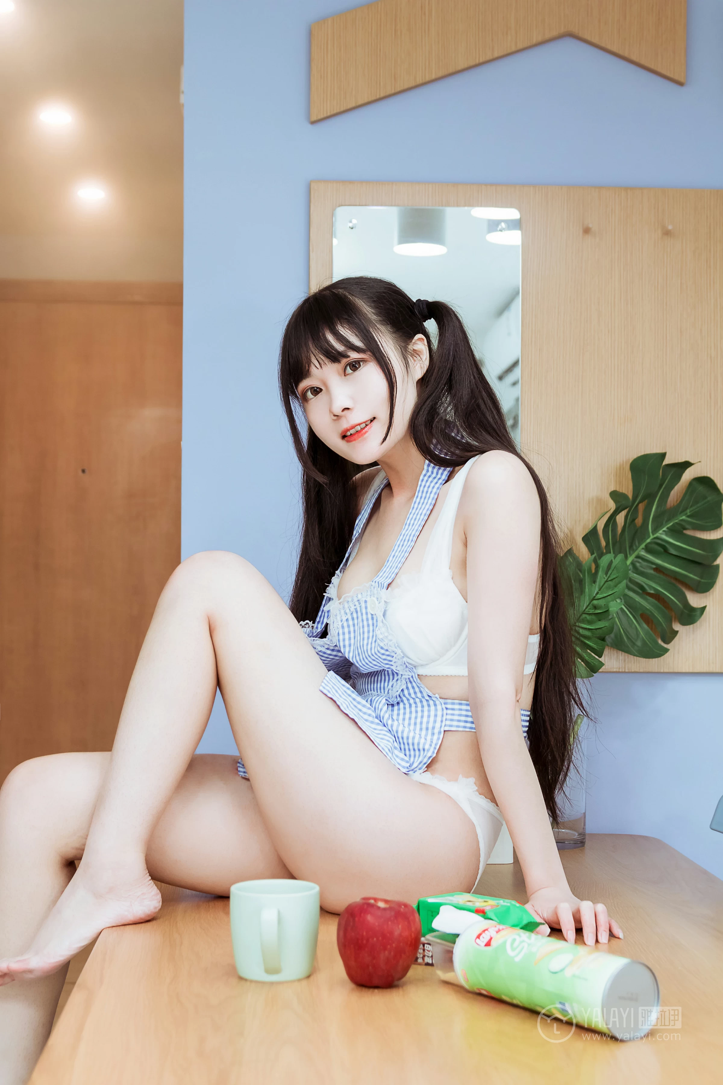 [YALAYI雅拉伊]No.204 美味厨娘 小琉 格子围裙加白色蕾丝内衣性感私房写真集第13张