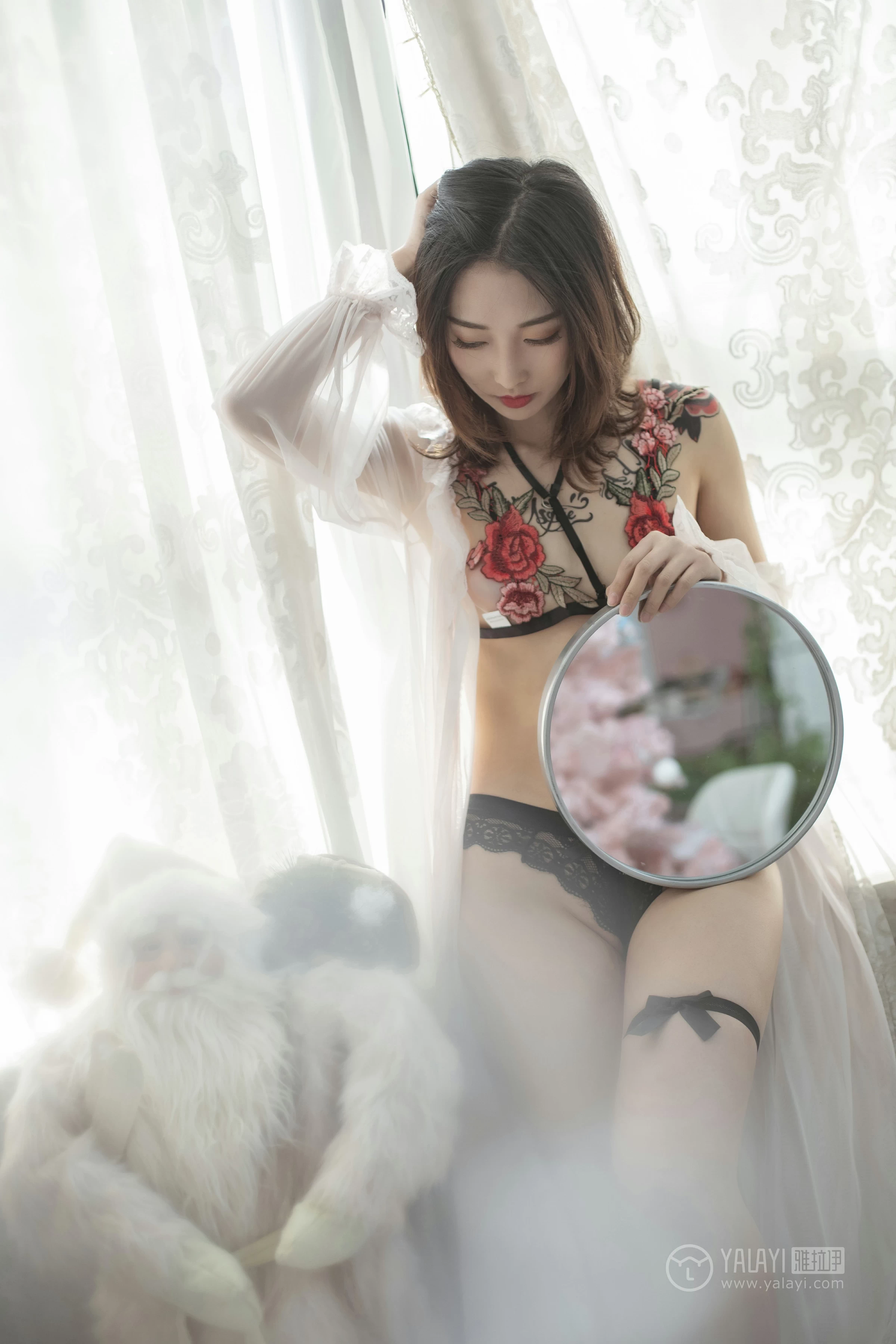 [YALAYI雅拉伊]No.207 田园春梦 佳佳 白色蕾丝睡衣加透视情趣内衣性感私房写真集第5张