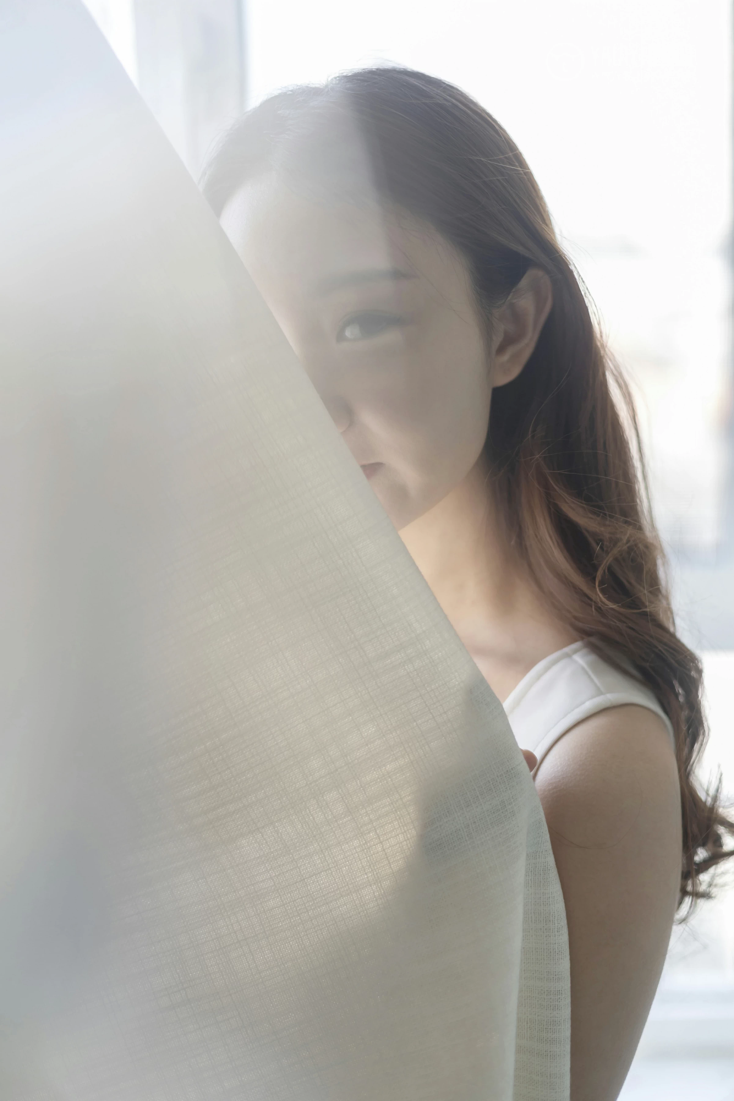 [YALAYI雅拉伊]No.212 白色星期六 丁煊彤 白色连身礼裙性感私房写真集第4张