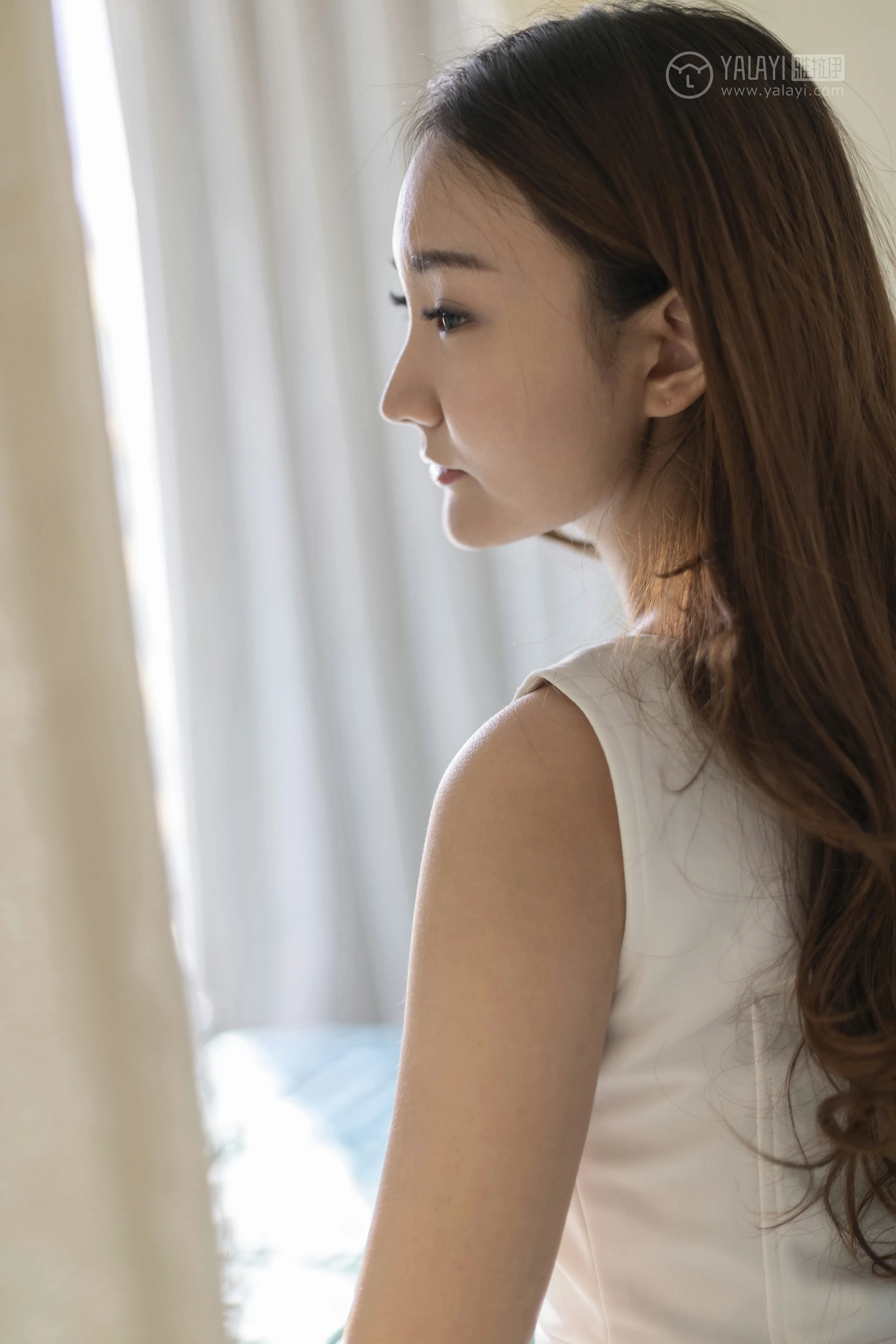 [YALAYI雅拉伊]No.212 白色星期六 丁煊彤 白色连身礼裙性感私房写真集第19张