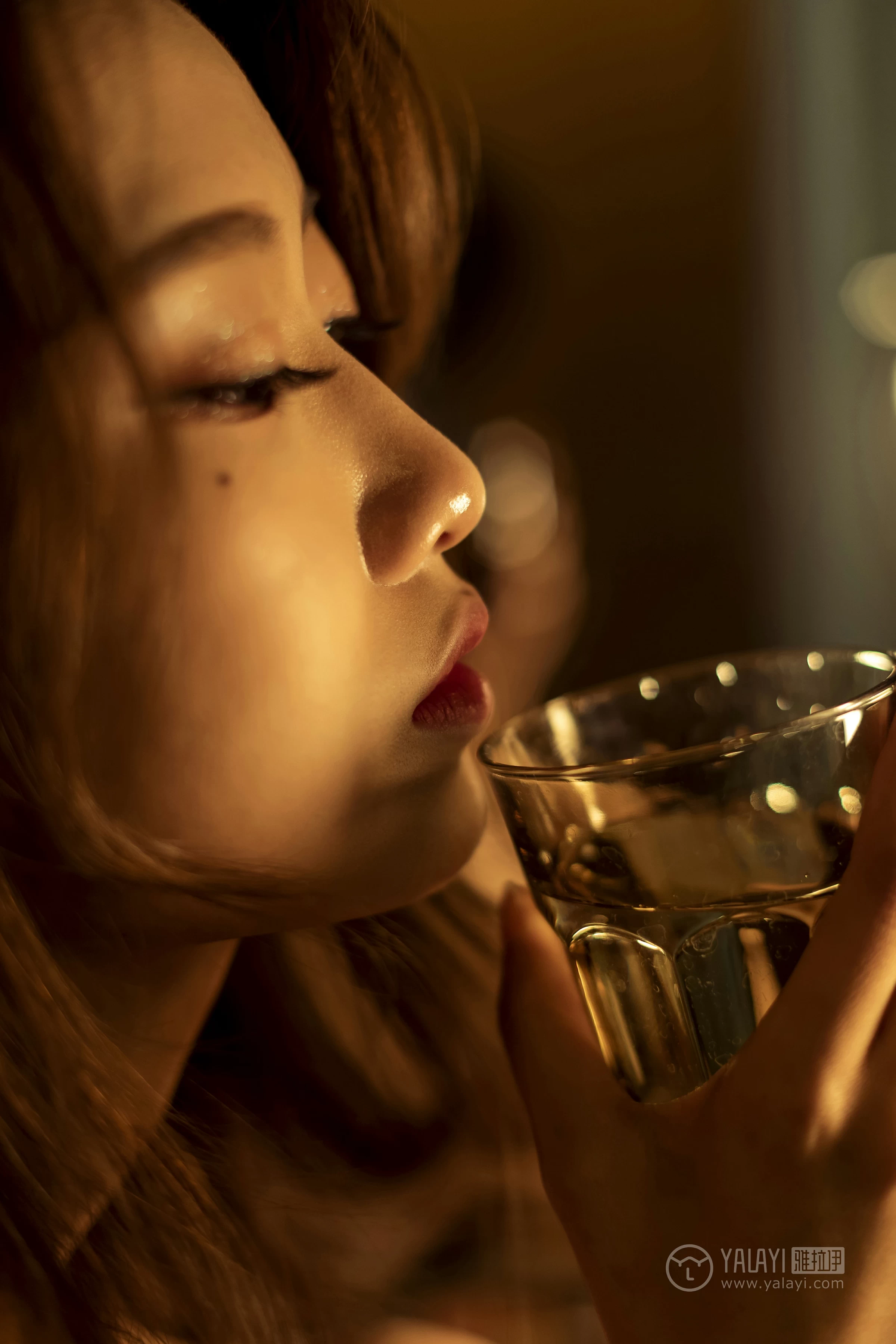 [YALAYI雅拉伊]No.216 小情调 钟晴 白色蕾丝内衣性感私房写真集第4张