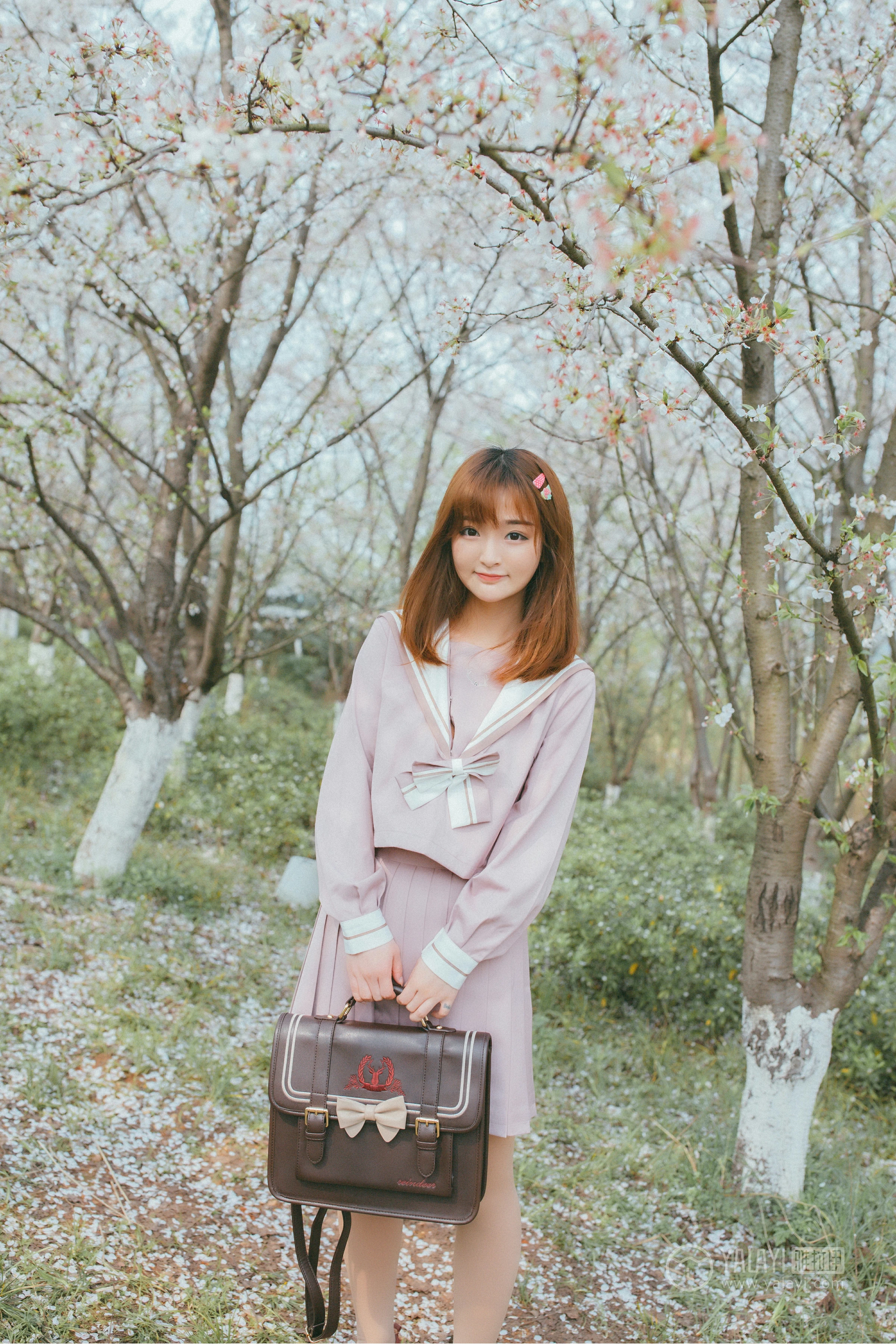 [YALAYI雅拉伊]No.246 樱花樱花想见你 团团 日本高中女生制服加肉色丝袜美腿性感私房写真集第2张