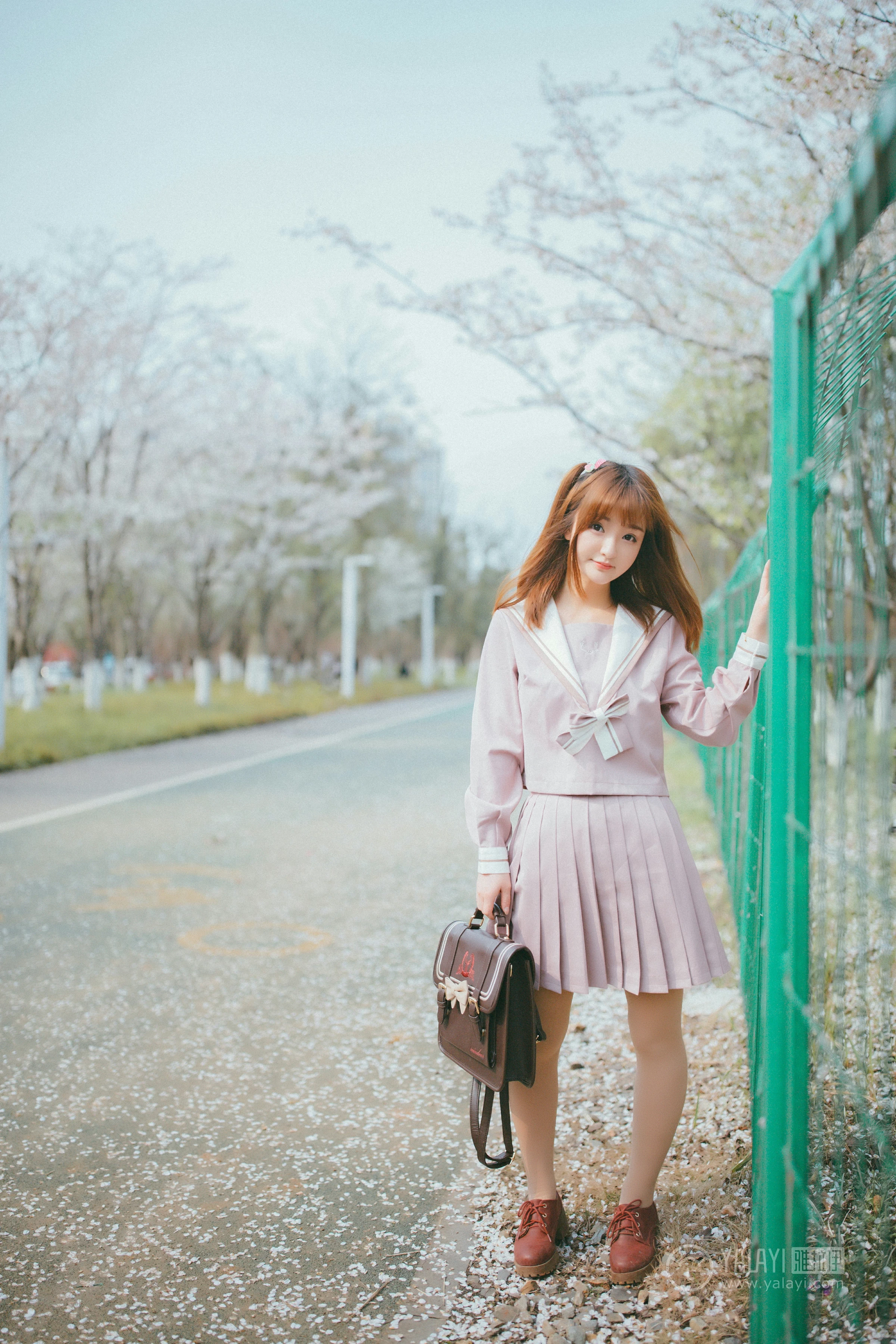 [YALAYI雅拉伊]No.246 樱花樱花想见你 团团 日本高中女生制服加肉色丝袜美腿性感私房写真集第5张