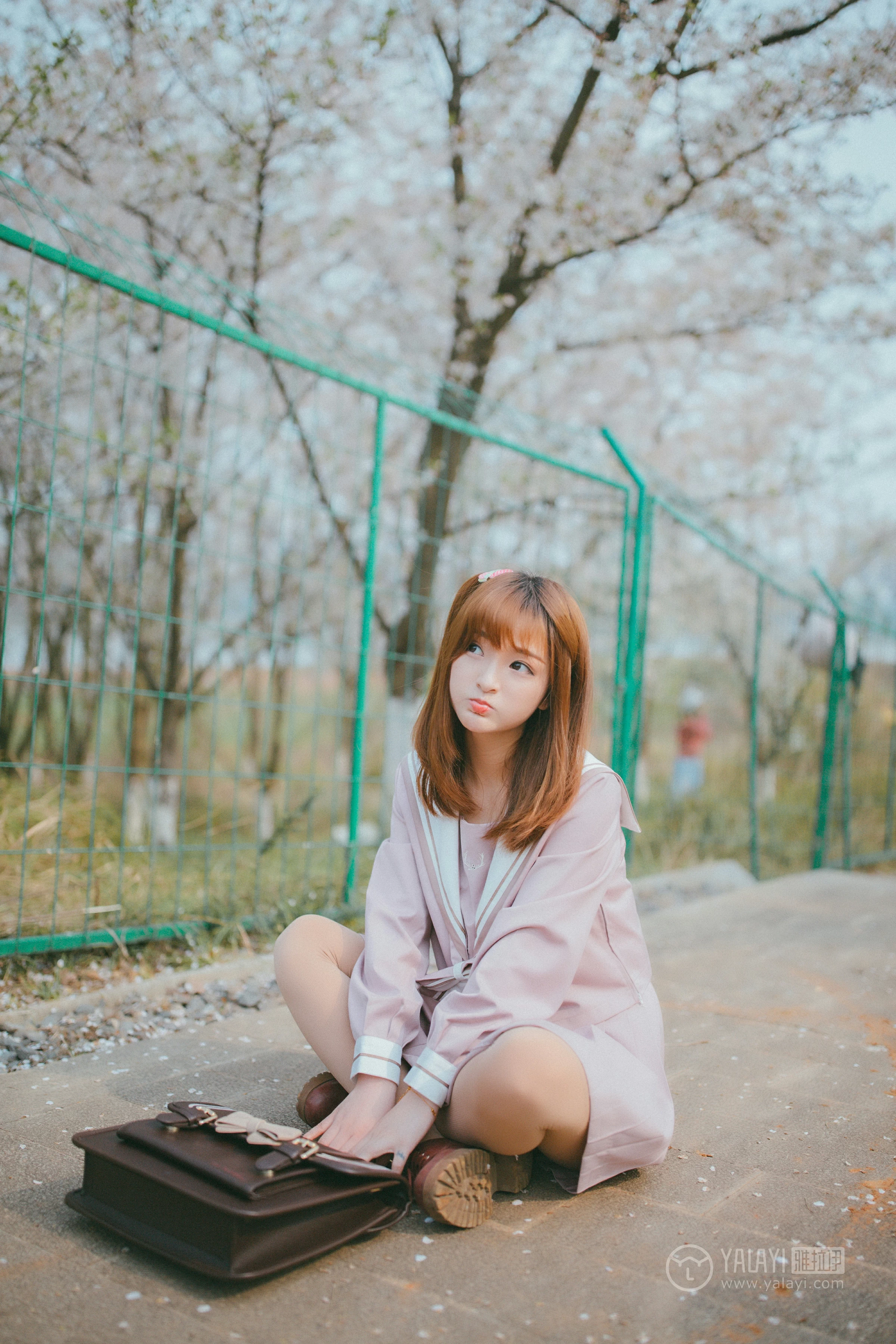 [YALAYI雅拉伊]No.246 樱花樱花想见你 团团 日本高中女生制服加肉色丝袜美腿性感私房写真集第7张