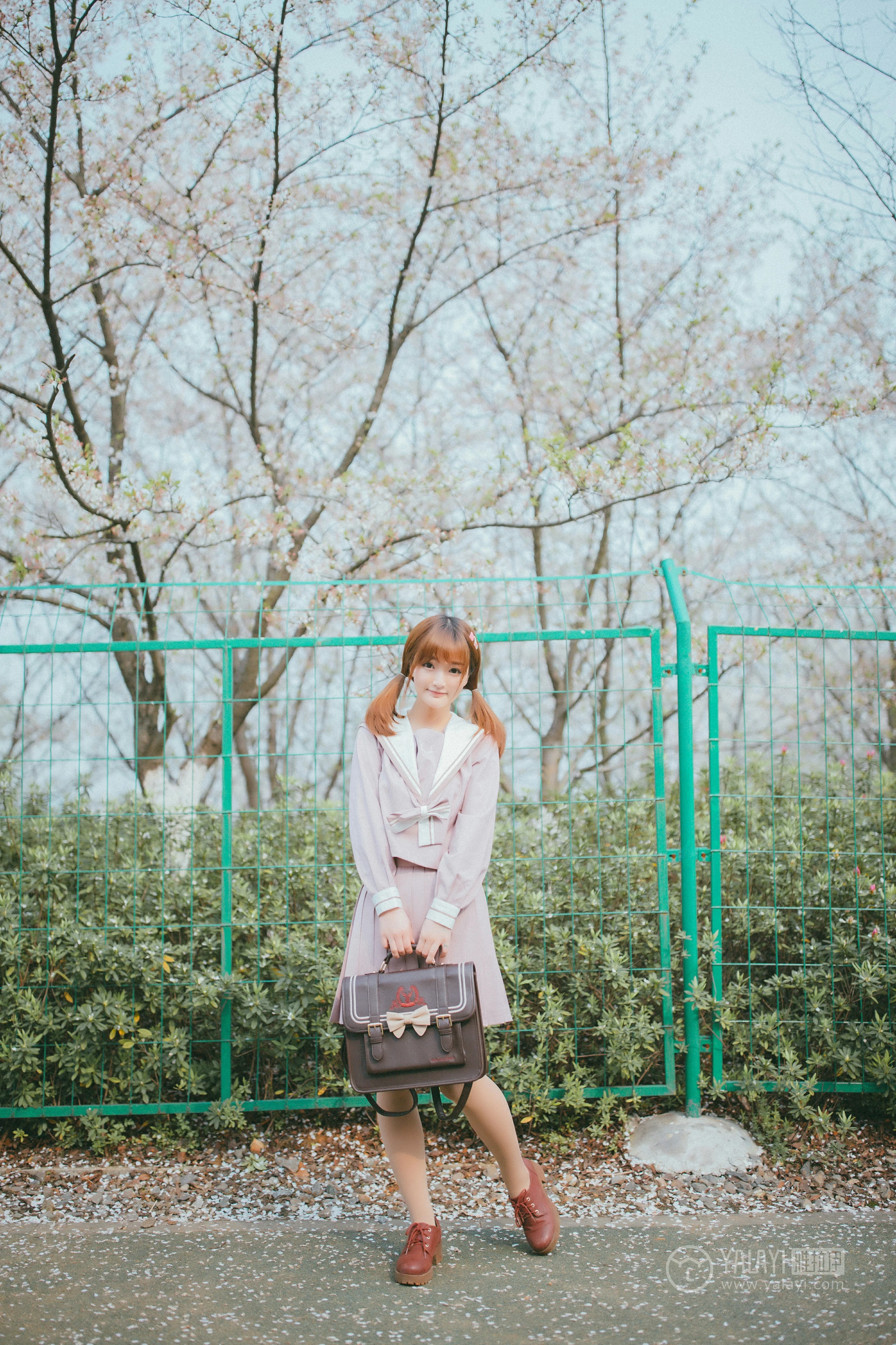 [YALAYI雅拉伊]No.246 樱花樱花想见你 团团 日本高中女生制服加肉色丝袜美腿性感私房写真集第10张