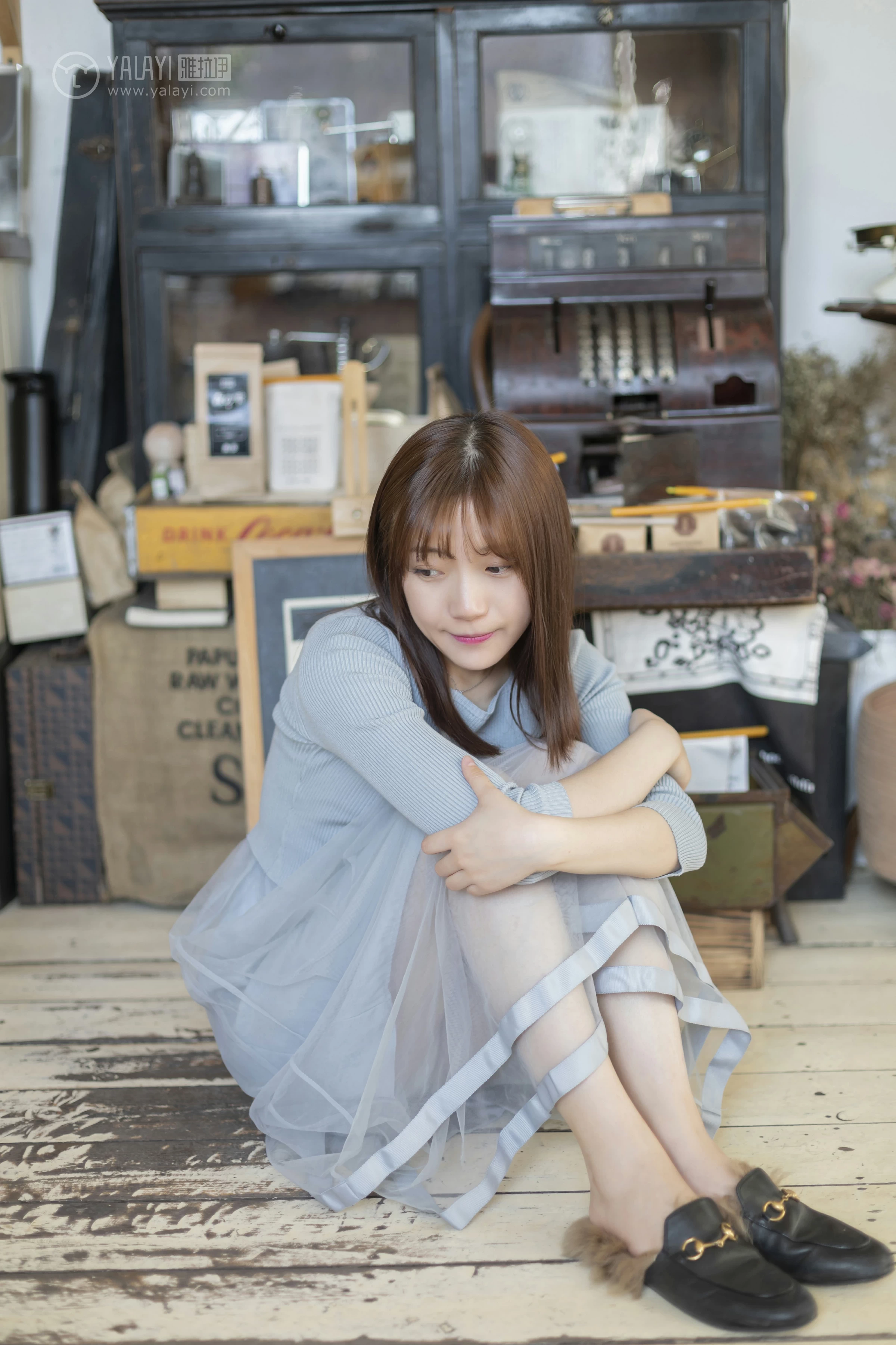 [YALAYI雅拉伊]No.249 看着你玩 刘开心 蓝色上衣加短裙清纯可爱私房写真集第4张
