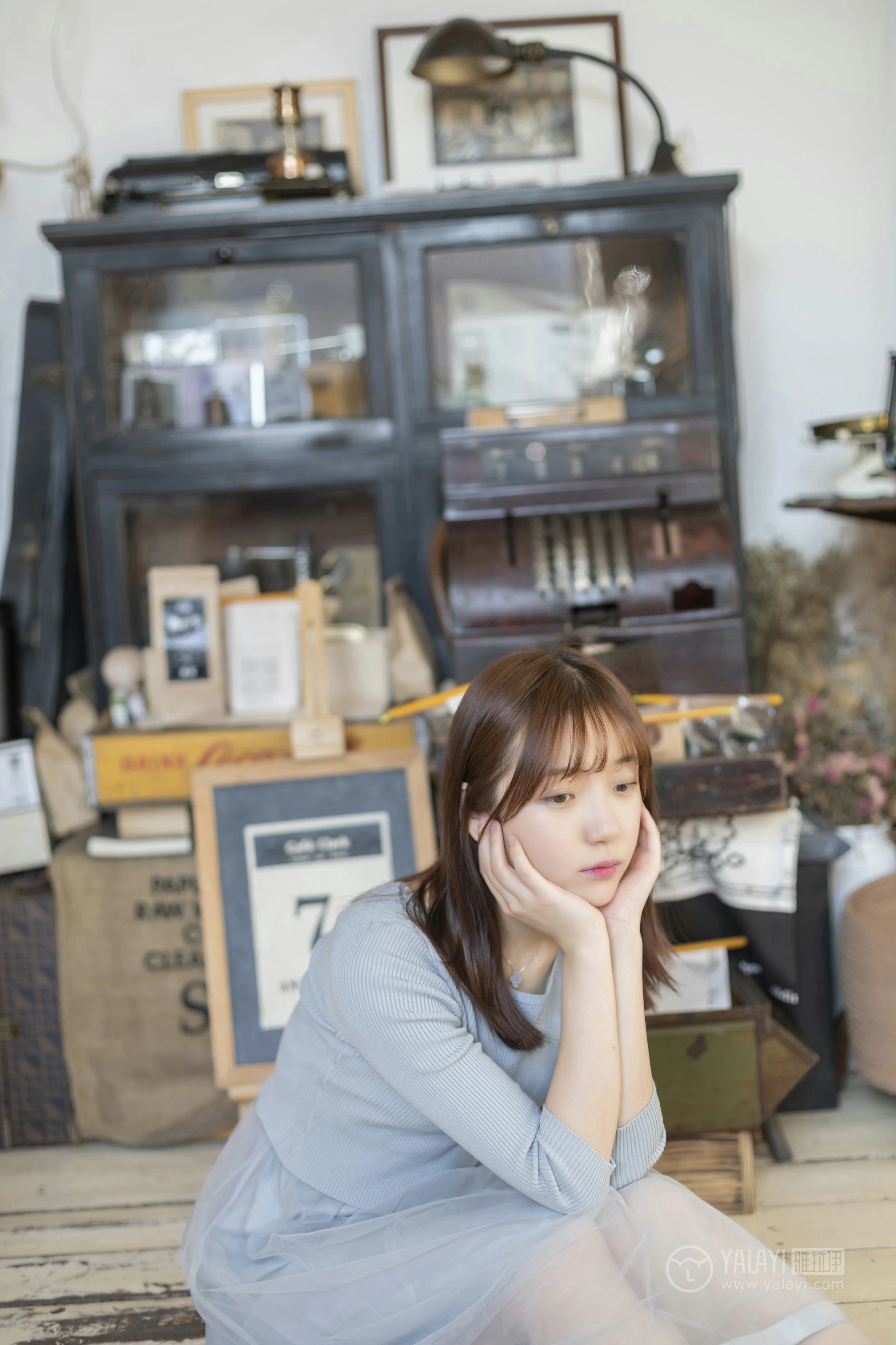 [YALAYI雅拉伊]No.249 看着你玩 刘开心 蓝色上衣加短裙清纯可爱私房写真集第4张
