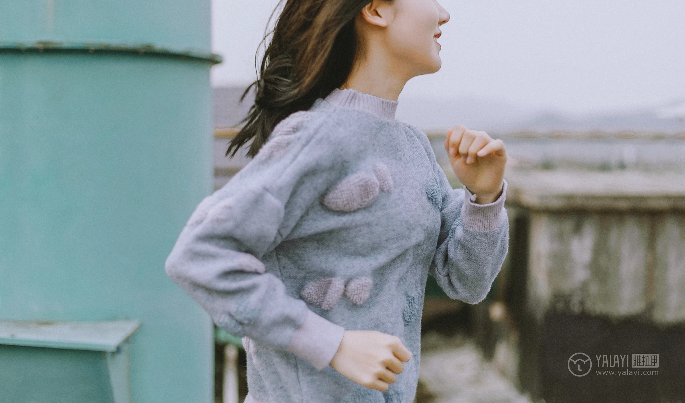 [YALAYI雅拉伊] No.274 芳华 喜儿 蓝色卫衣与白色透视短裙性感私房写真集第8张
