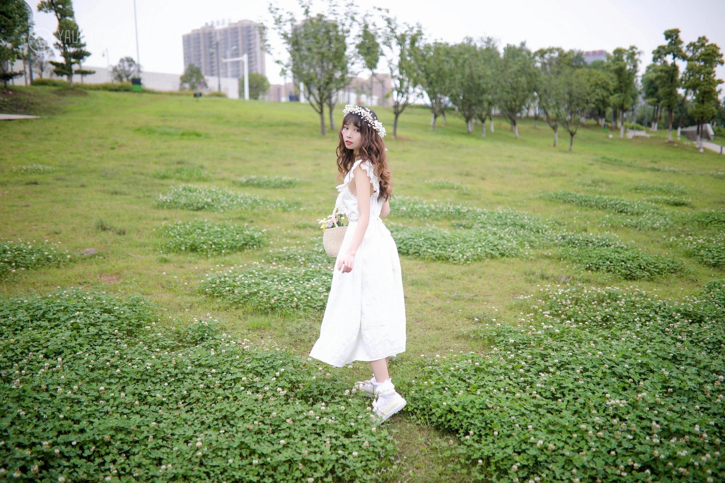 [YALAYI雅拉伊]No.303 花仙 花儿 白色镂空连衣裙与白色芭蕾舞裙性感私房写真集第9张