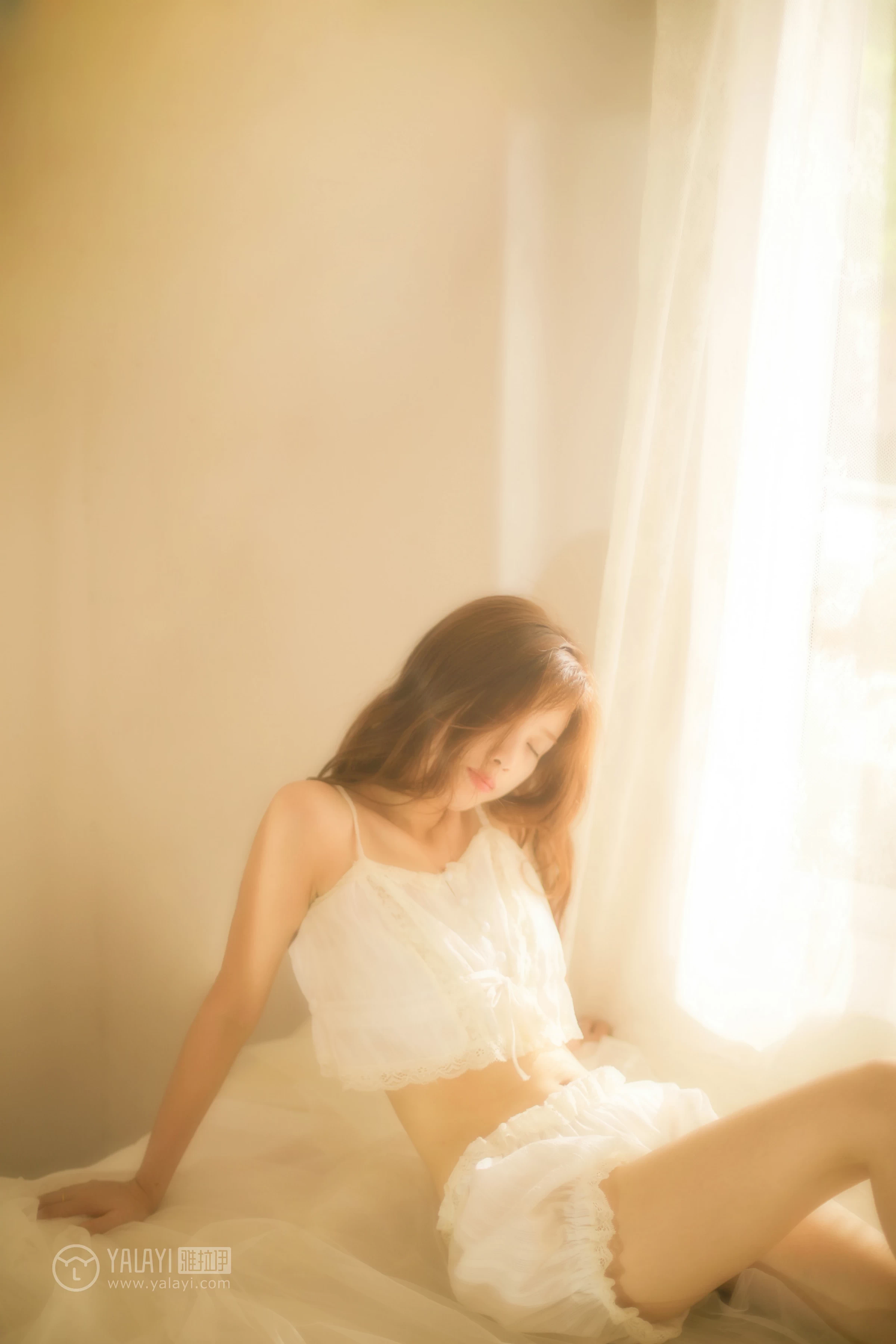 [YALAYI雅拉伊]No.315 夏日蜜语 圈圈 白色透视吊带内衣加短裤清纯靓丽私房写真集第10张