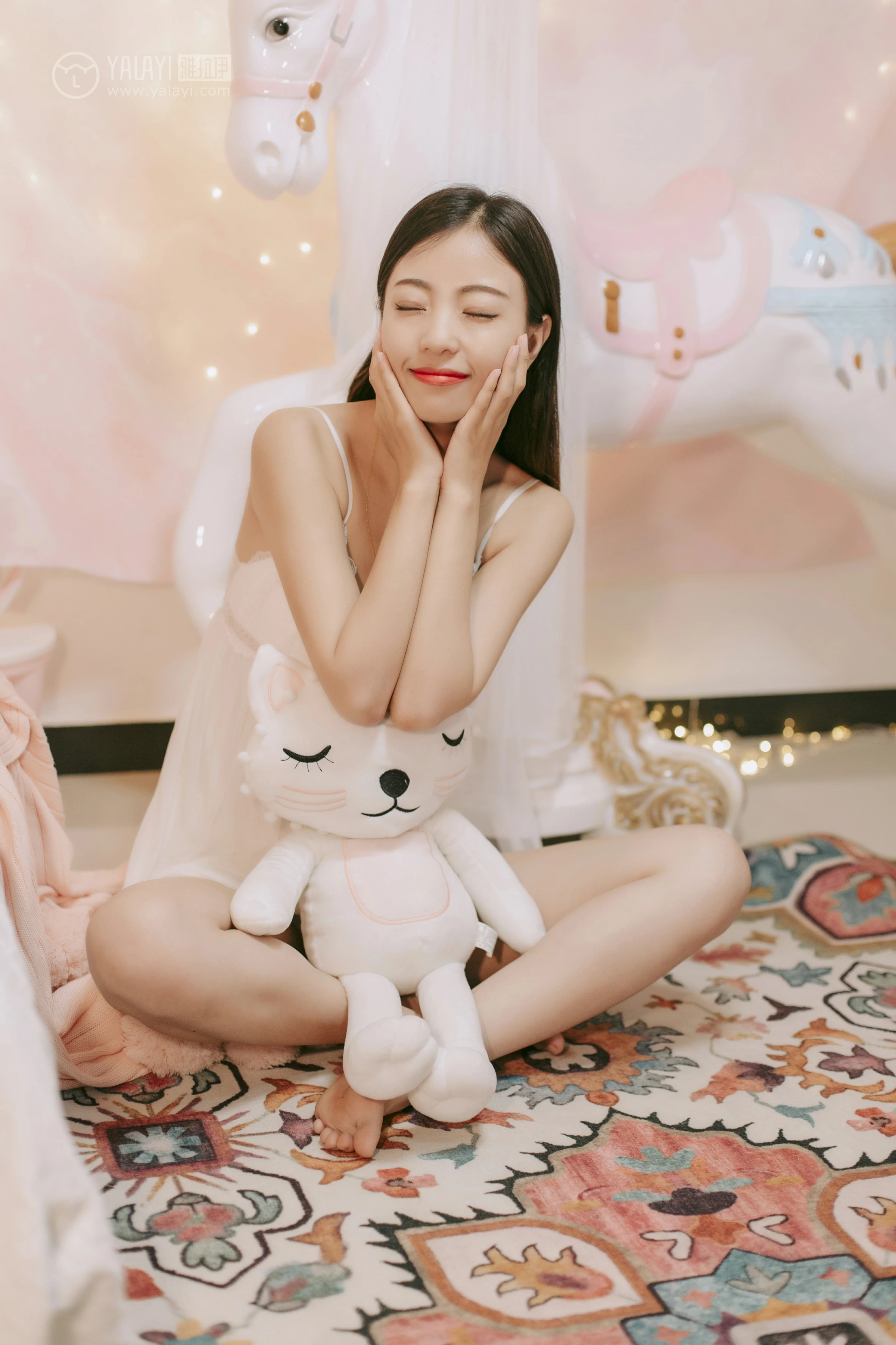[YALAYI雅拉伊]No.334 浪漫满屋 高若童 白色吊带透视睡衣裙性感私房写真集第10张
