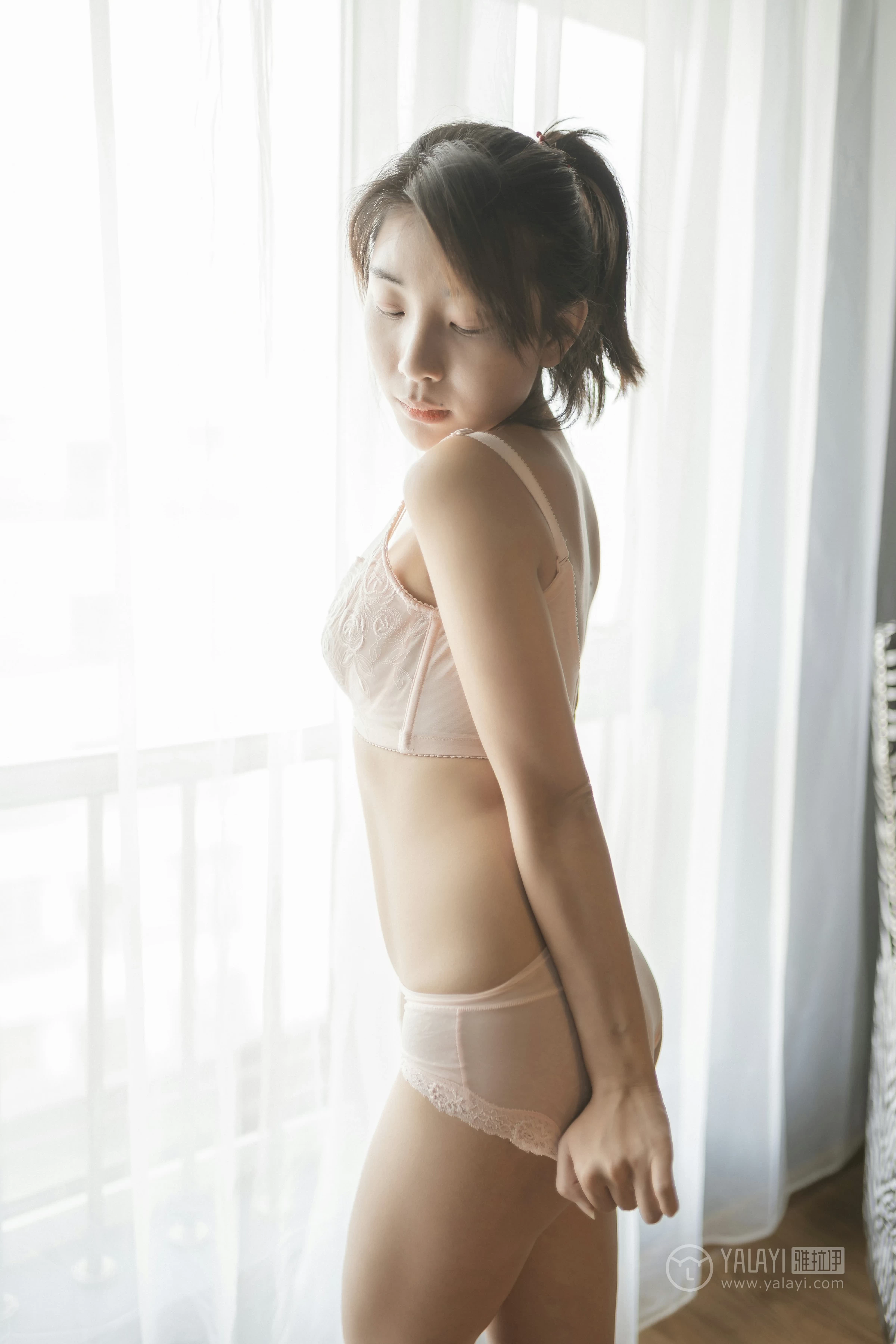 [YALAYI雅拉伊]No.335 斑马斑马 俞青青 粉色蕾丝内衣加粉色内裤性感私房写真集第12张