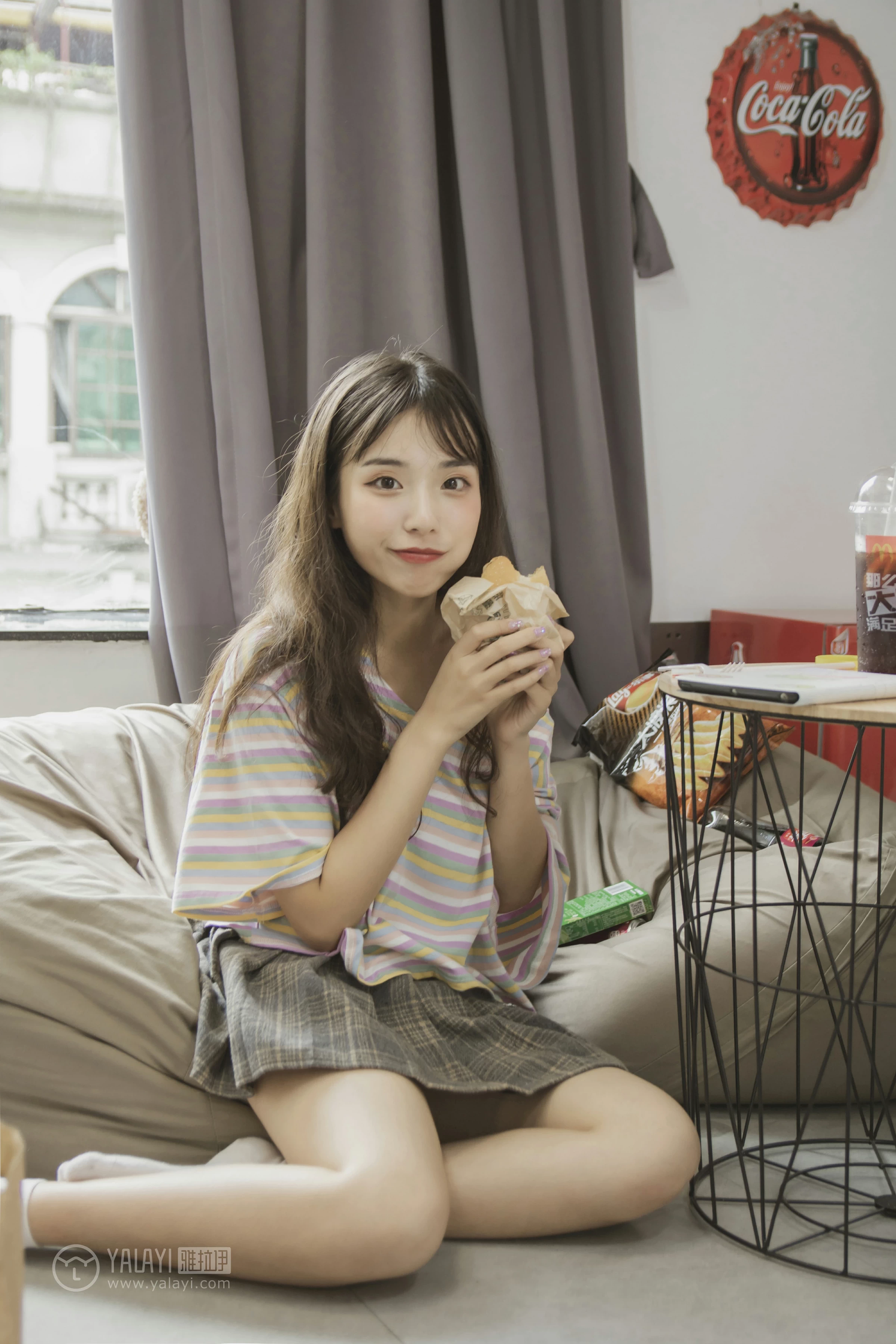 [YALAYI雅拉伊]No.340 氧气女孩 阿橙 条纹短袖加灰色短裙清纯可爱私房写真集第4张