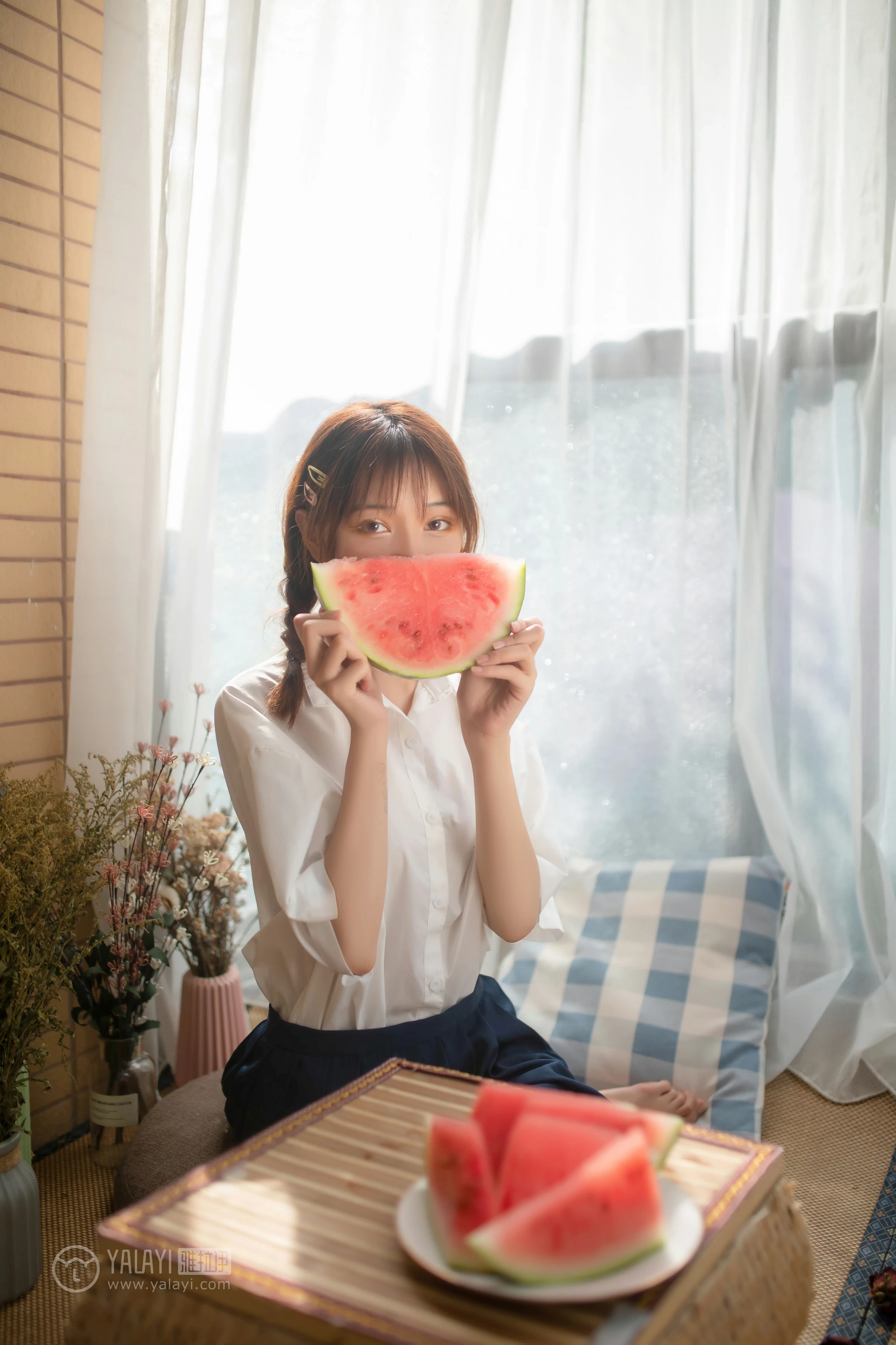 [YALAYI雅拉伊]No.342 与她的夏日恋爱 暄暄 白色衬衫加黑色短裙清纯可爱私房写真集第2张