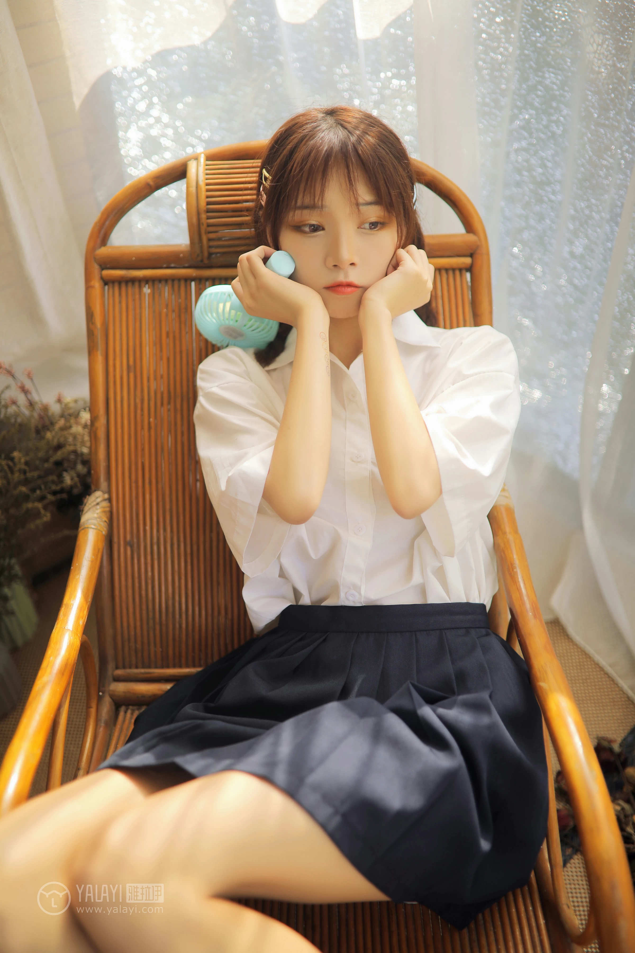 [YALAYI雅拉伊]No.342 与她的夏日恋爱 暄暄 白色衬衫加黑色短裙清纯可爱私房写真集第14张