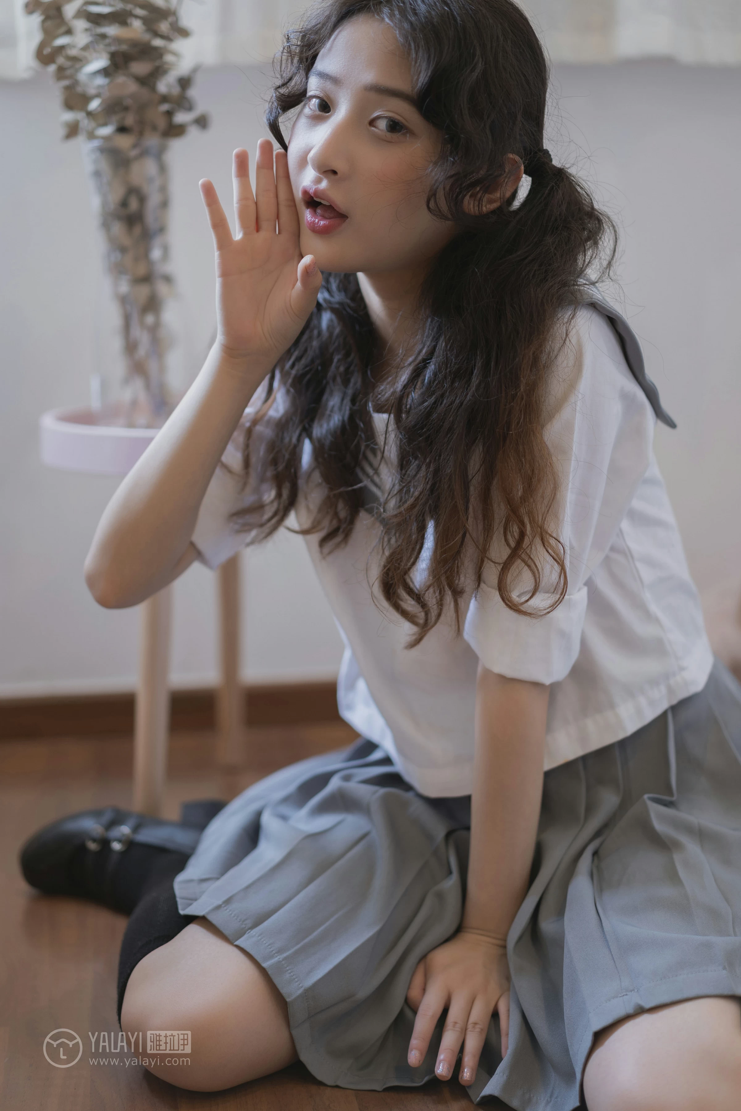[YALAYI雅拉伊]No.349 清纯学生妹 西子 高中女生制服与短裙性感私房写真集第10张
