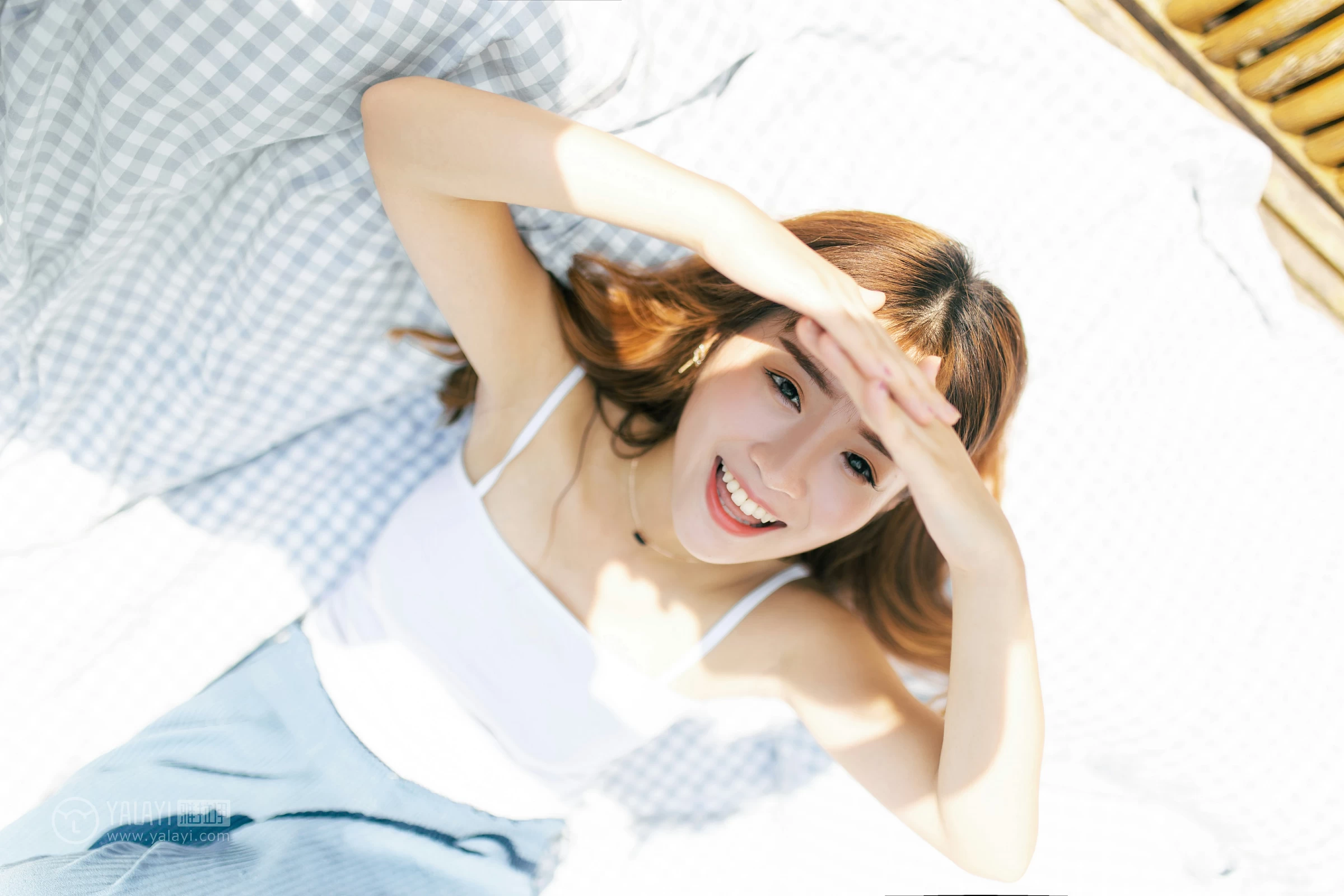 [YALAYI雅拉伊]No.354 向往的生活 朵朵 白色性感小背心与透视镂空连衣裙私房写真集第8张