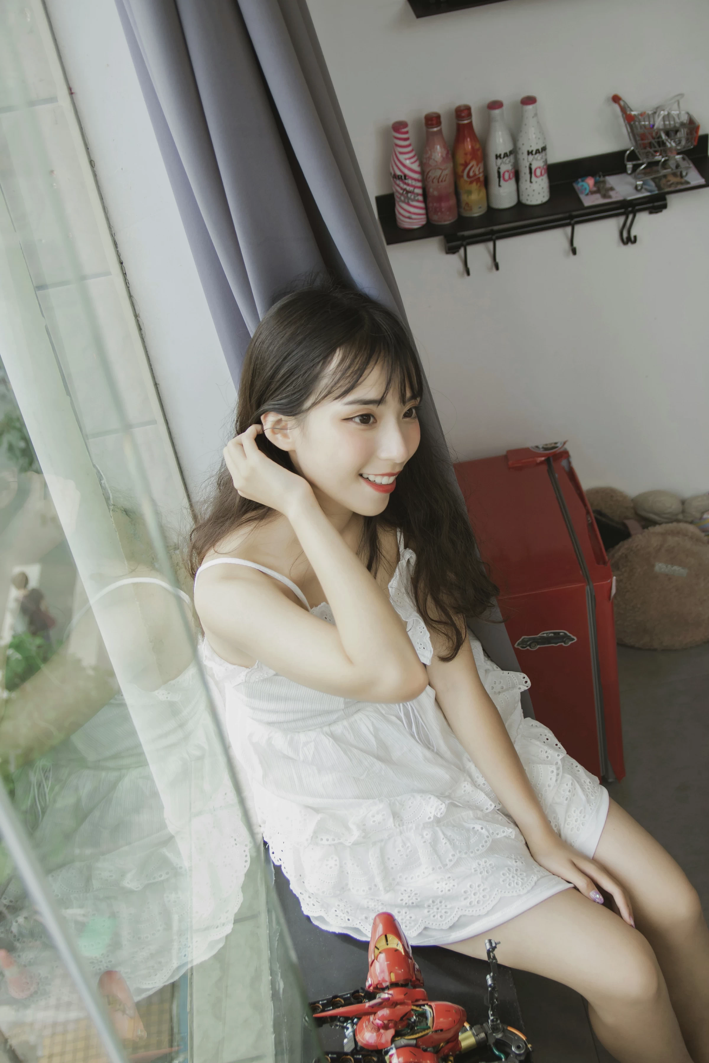 [YALAYI雅拉伊]No.357 我的高达女友 阿橙 白色吊带蕾丝连衣裙清纯可爱私房写真集第13张
