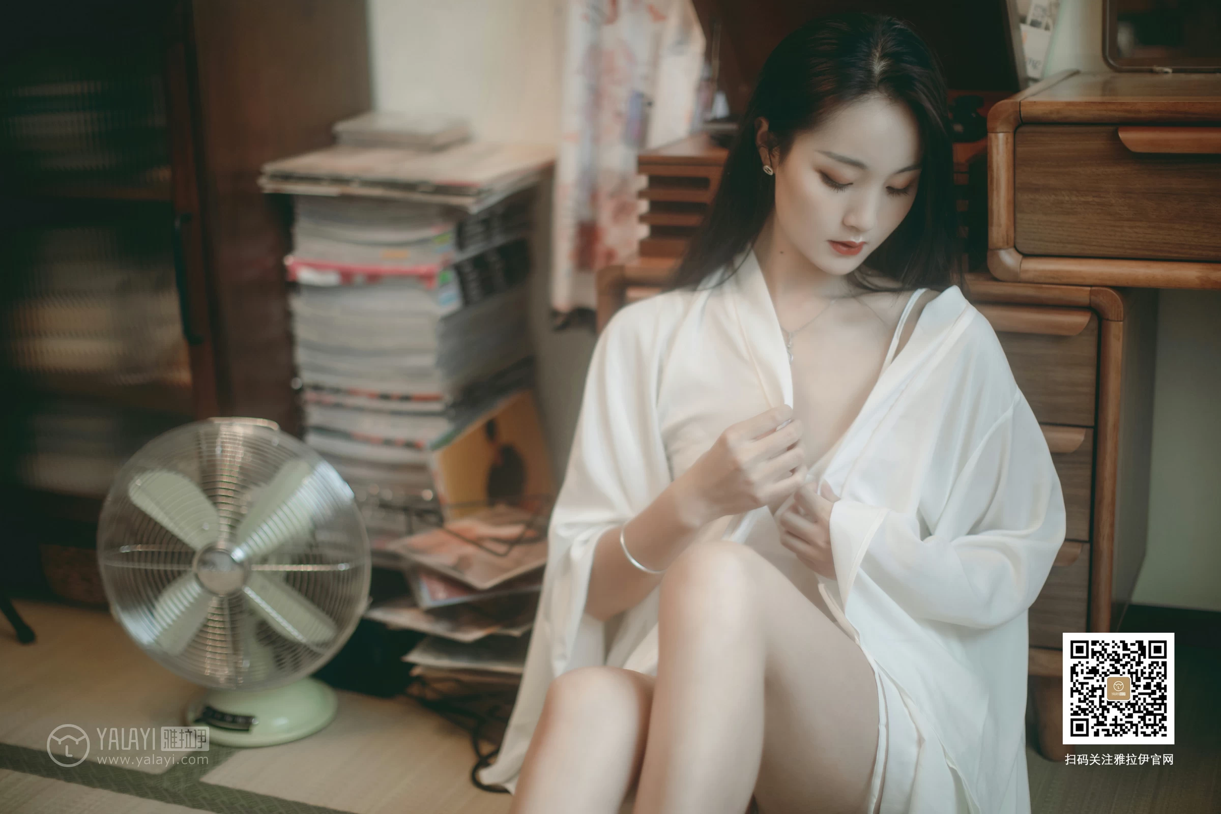 [YALAYI雅拉伊]No.361 Elegant 项兴咏 白色睡衣加白色吊带内衣性感私房写真集第13张