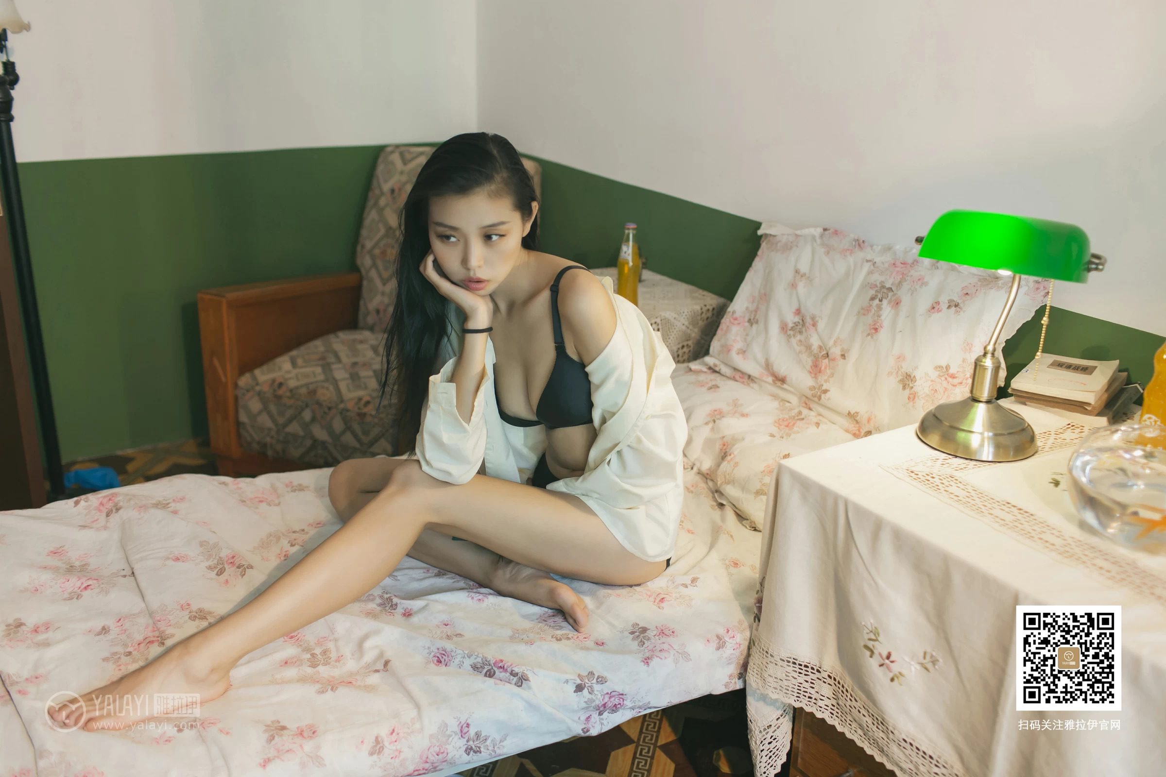 [YALAYI雅拉伊]No.368 梦醒时分 图雅 黑色透视情趣睡衣加红色蕾丝内衣性感私房写真集第2张