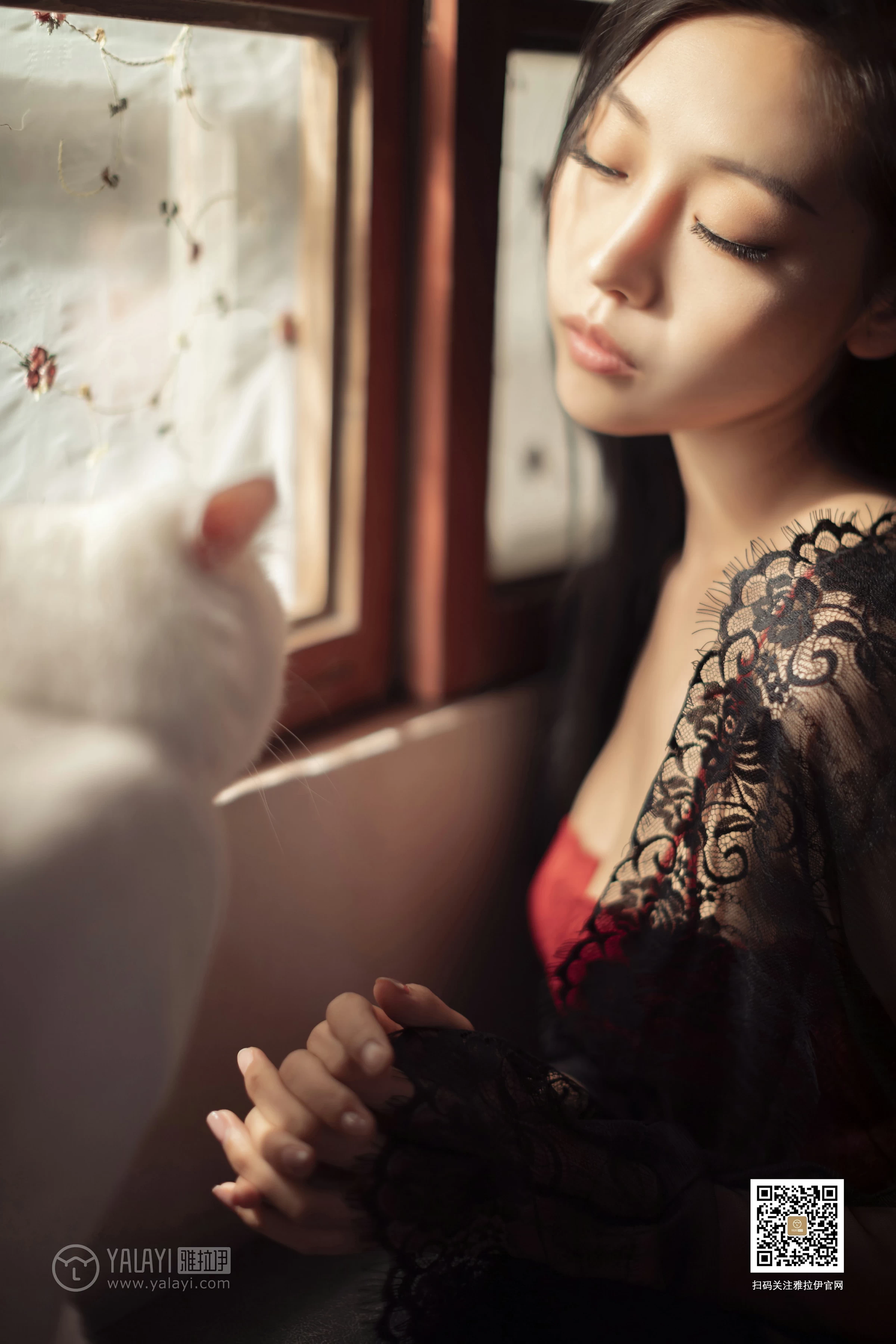 [YALAYI雅拉伊]No.368 梦醒时分 图雅 黑色透视情趣睡衣加红色蕾丝内衣性感私房写真集第17张
