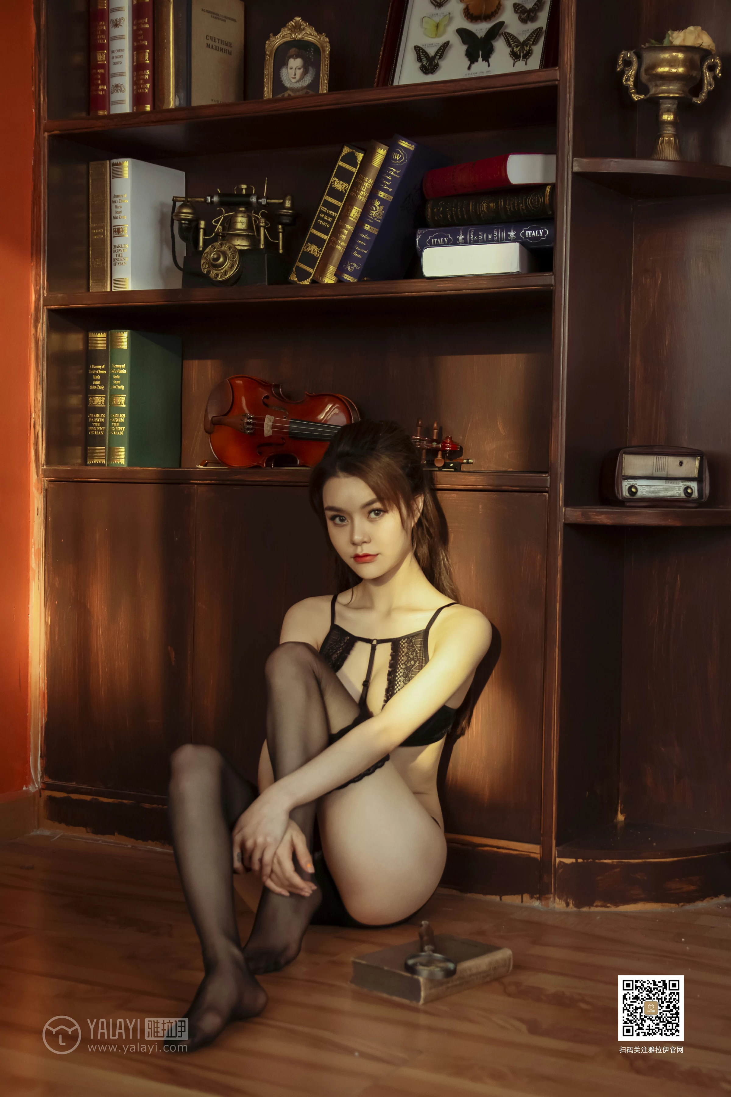 [YALAYI雅拉伊]No.372 撕开向日葵 蓉蓉 黑色蕾丝情趣内衣加黑色丝袜美腿性感私房写真集第11张
