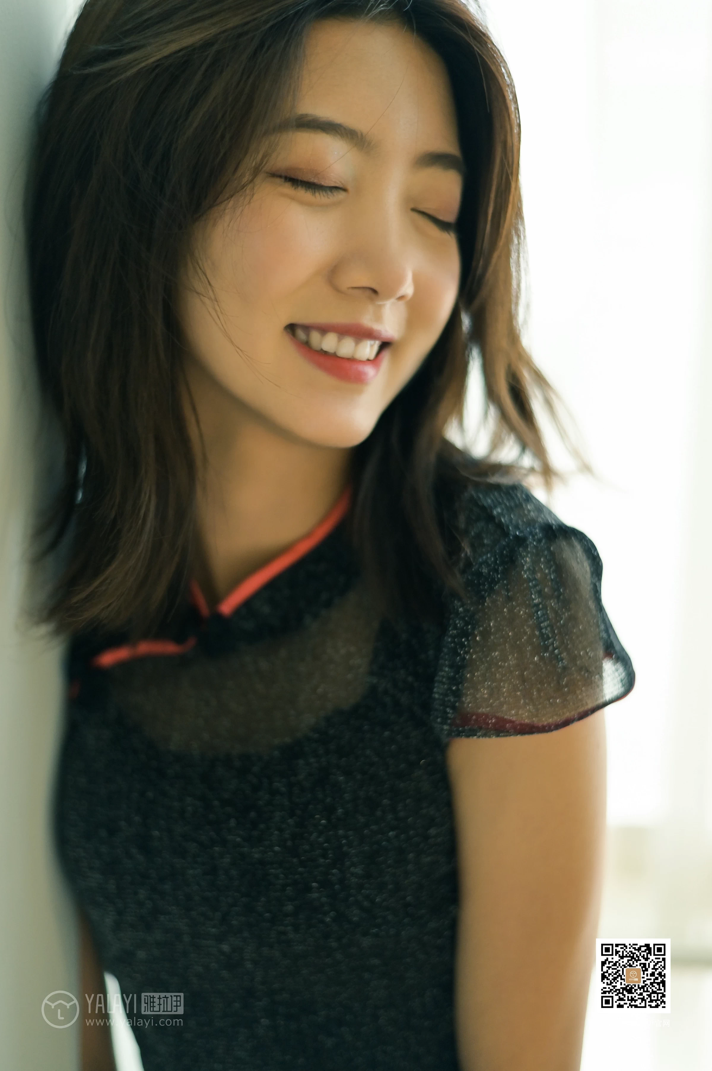 [YALAYI雅拉伊]No.382 纹纹 黑色透视情趣旗袍加黑色丝袜美腿性感私房写真集第11张