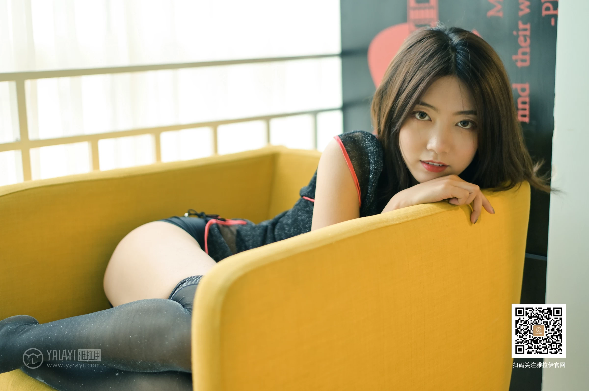 [YALAYI雅拉伊]No.382 纹纹 黑色透视情趣旗袍加黑色丝袜美腿性感私房写真集第13张