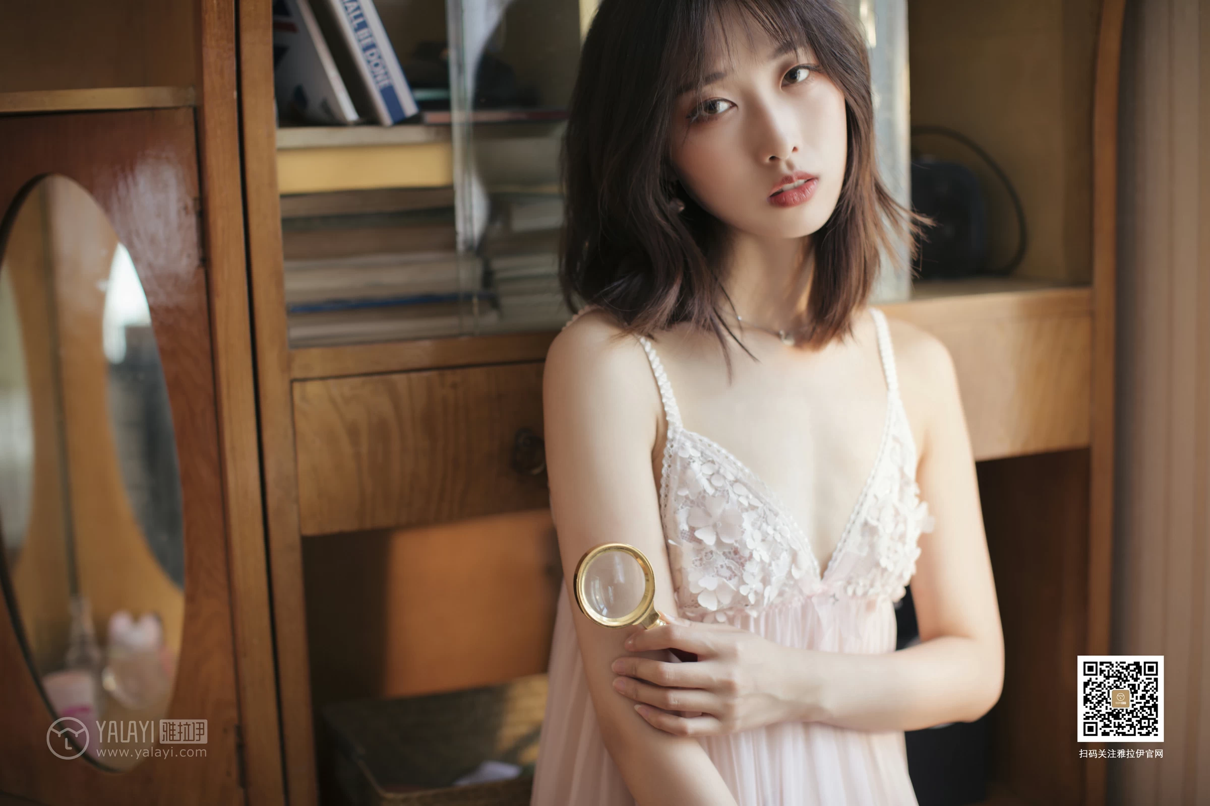 [YALAYI雅拉伊]No.388 闺房记乐 佳佳 粉色透视吊带睡衣裙性感私房写真集第17张