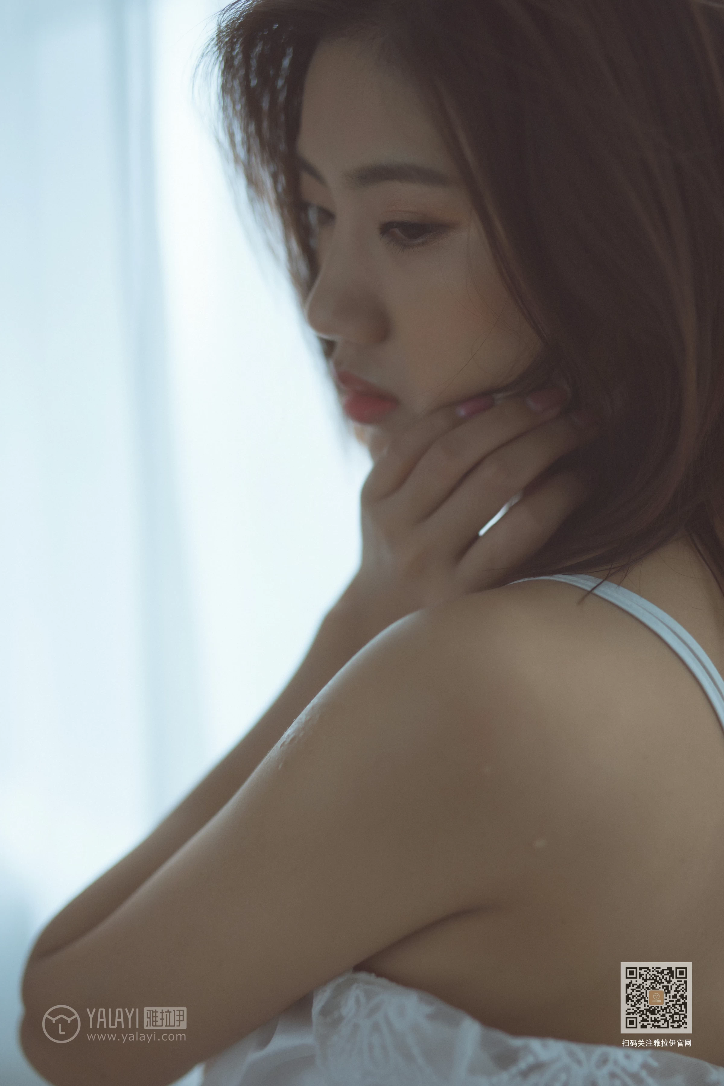 [YALAYI雅拉伊]No.397 念念又不忘 小小 白色吊带蕾丝睡衣性感私房写真集第9张
