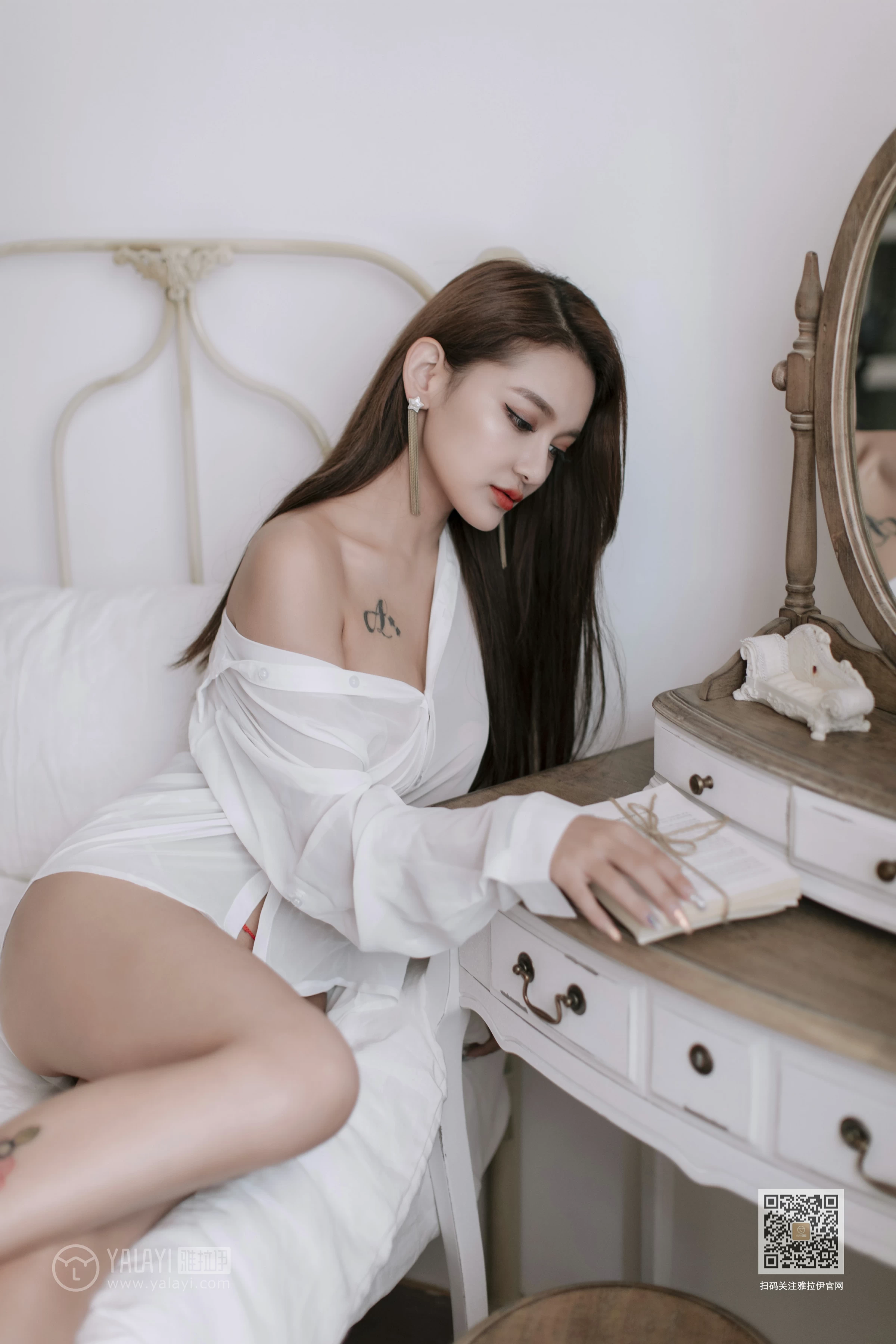 [YALAYI雅拉伊]No.398 如雪如霜 刘子炀 白色透视衬衫居家性感私房写真集第16张